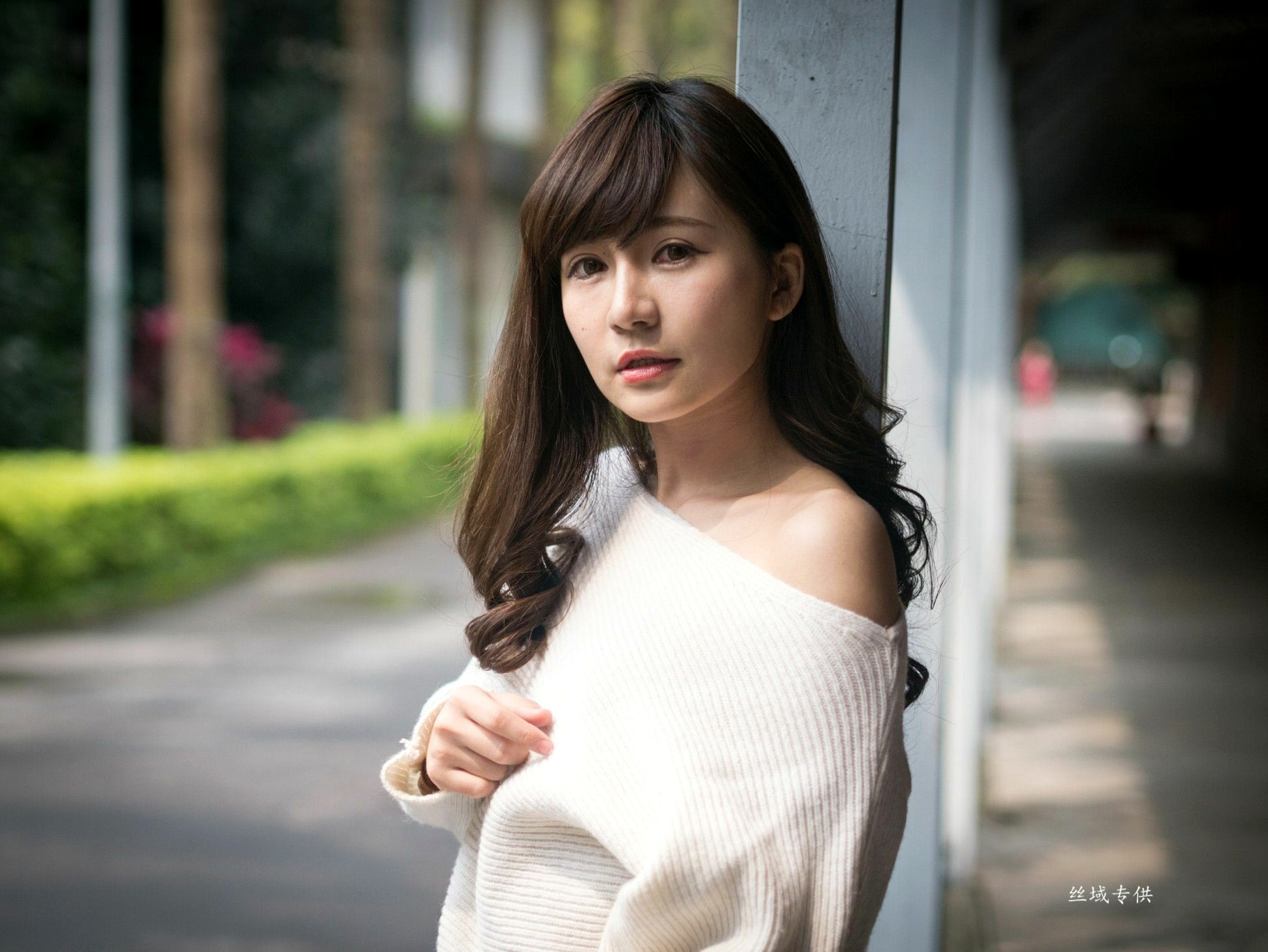 Gallery - 台湾正妹艾比《台湾大学》户外街拍女神写真集，清新学院风白毛衣少女私房照 [158P]台湾清新户外萌系治愈系 艾比女神私房照_秀色女神 - image 39