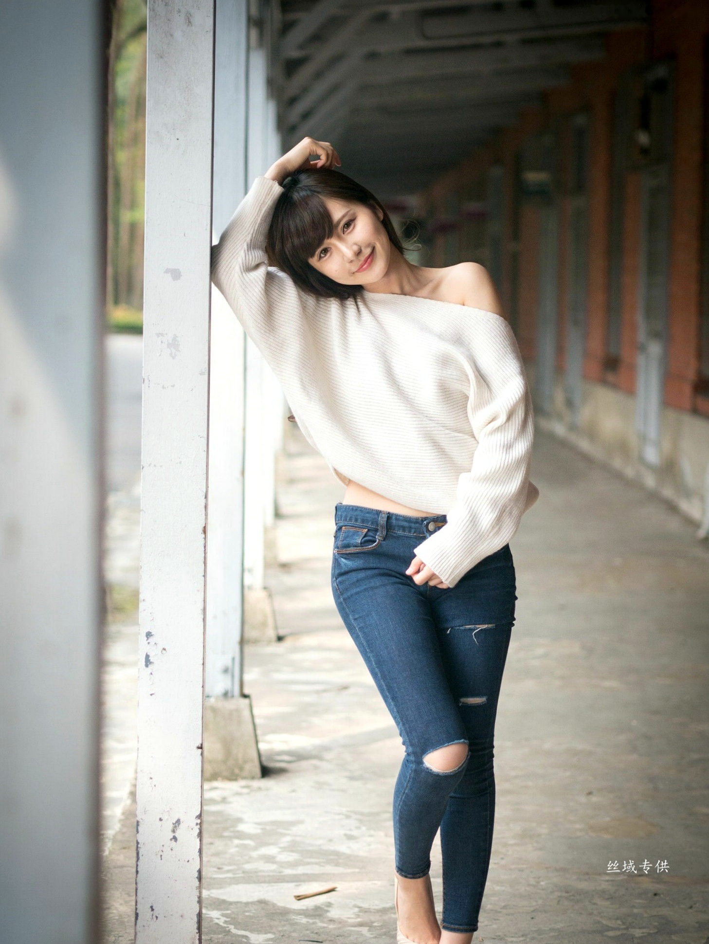 Gallery - 台湾正妹艾比《台湾大学》户外街拍女神写真集，清新学院风白毛衣少女私房照 [158P]台湾清新户外萌系治愈系 艾比女神私房照_秀色女神 - image 49