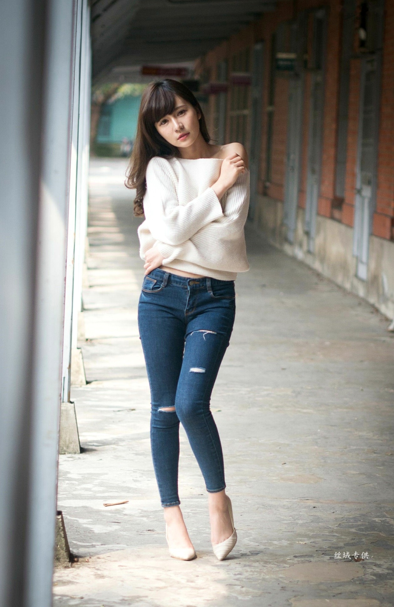 Gallery - 台湾正妹艾比《台湾大学》户外街拍女神写真集，清新学院风白毛衣少女私房照 [158P]台湾清新户外萌系治愈系 艾比女神私房照_秀色女神 - image 51