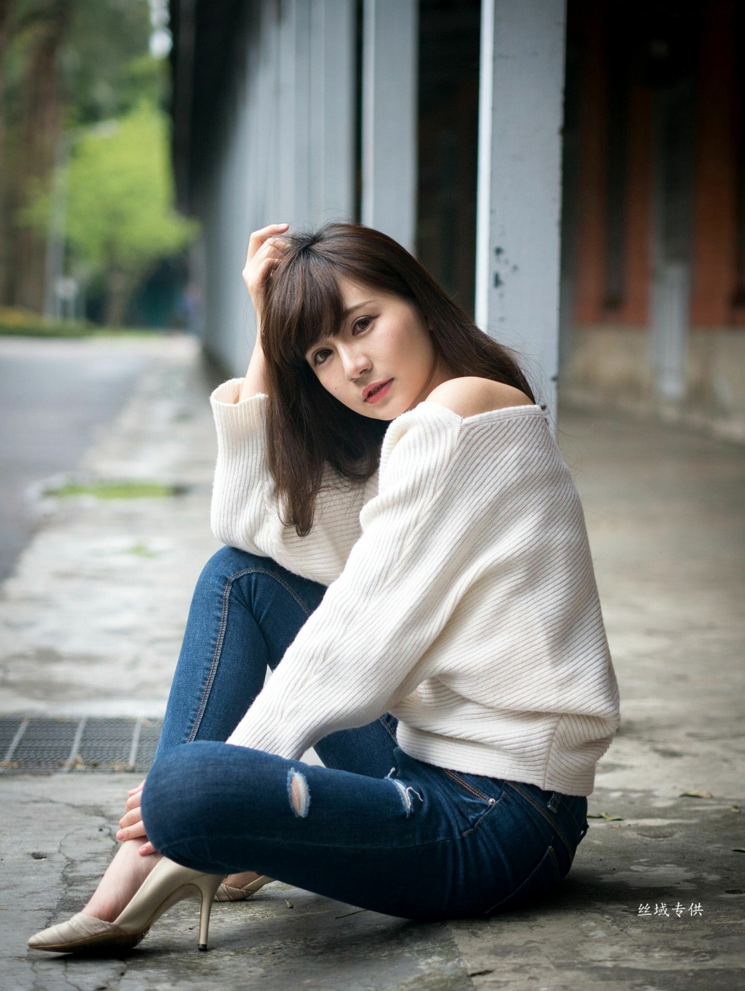 Gallery - 台湾正妹艾比《台湾大学》户外街拍女神写真集，清新学院风白毛衣少女私房照 [158P]台湾清新户外萌系治愈系 艾比女神私房照_秀色女神 - image 68