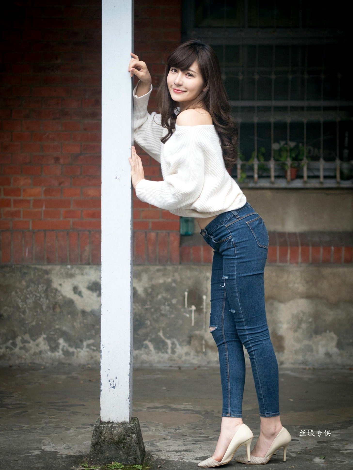 Gallery - 台湾正妹艾比《台湾大学》户外街拍女神写真集，清新学院风白毛衣少女私房照 [158P]台湾清新户外萌系治愈系 艾比女神私房照_秀色女神 - image 80