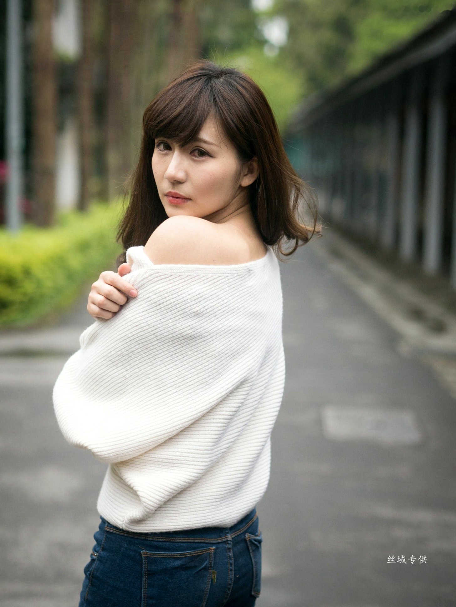 Gallery - 台湾正妹艾比《台湾大学》户外街拍女神写真集，清新学院风白毛衣少女私房照 [158P]台湾清新户外萌系治愈系 艾比女神私房照_秀色女神 - image 84