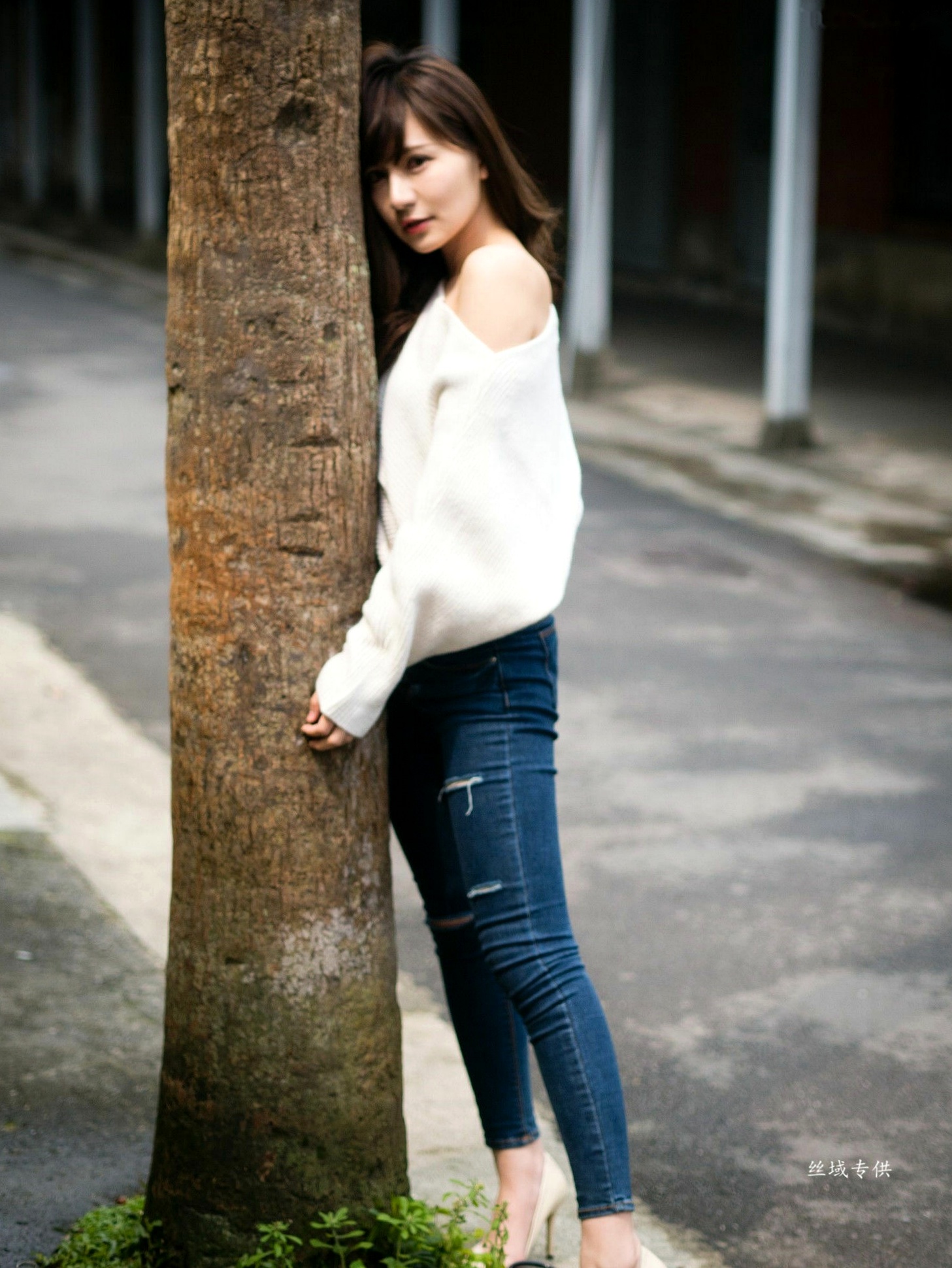 Gallery - 台湾正妹艾比《台湾大学》户外街拍女神写真集，清新学院风白毛衣少女私房照 [158P]台湾清新户外萌系治愈系 艾比女神私房照_秀色女神 - image 96