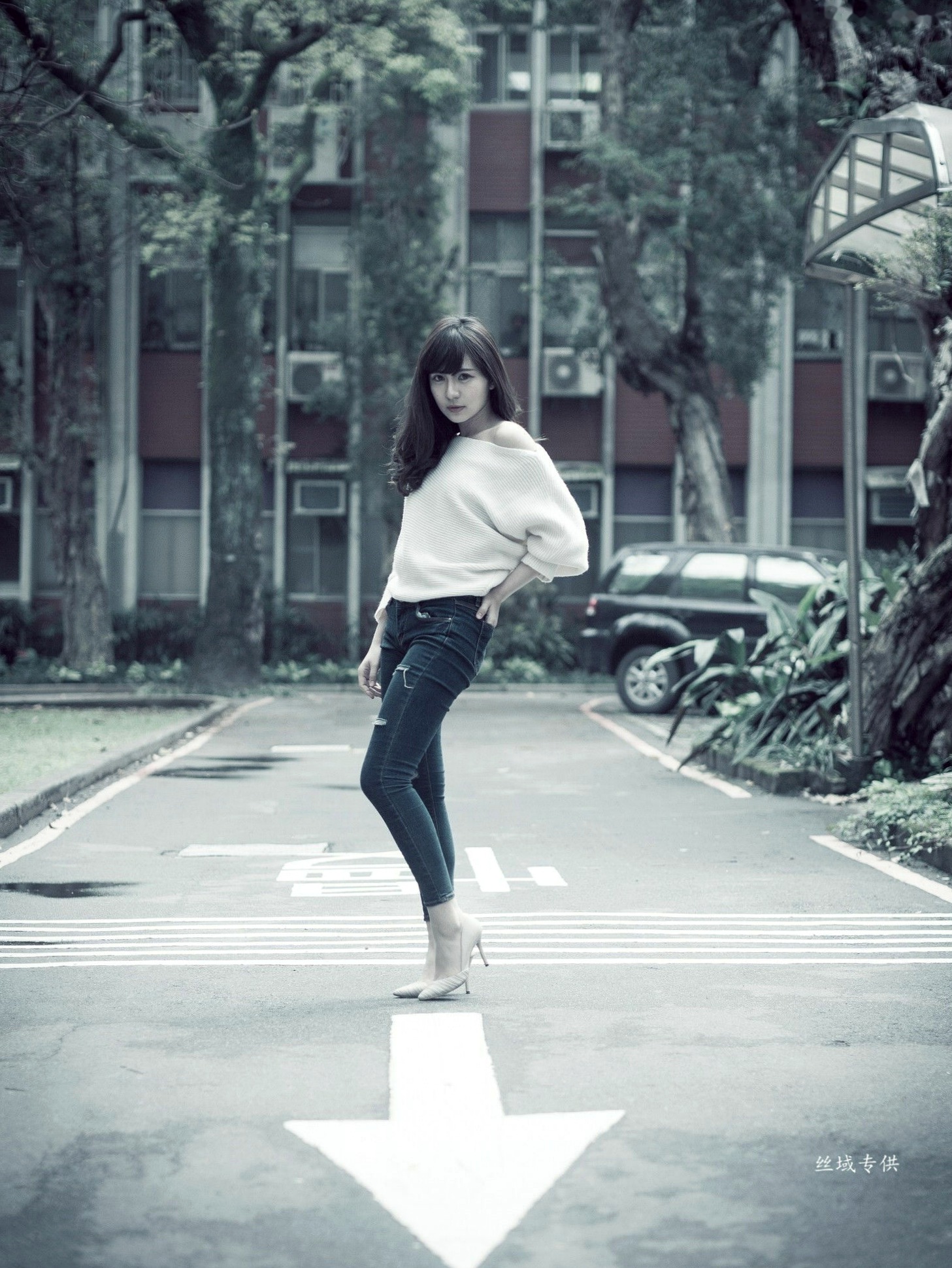 Gallery - 台湾正妹艾比《台湾大学》户外街拍女神写真集，清新学院风白毛衣少女私房照 [158P]台湾清新户外萌系治愈系 艾比女神私房照_秀色女神 - image 97