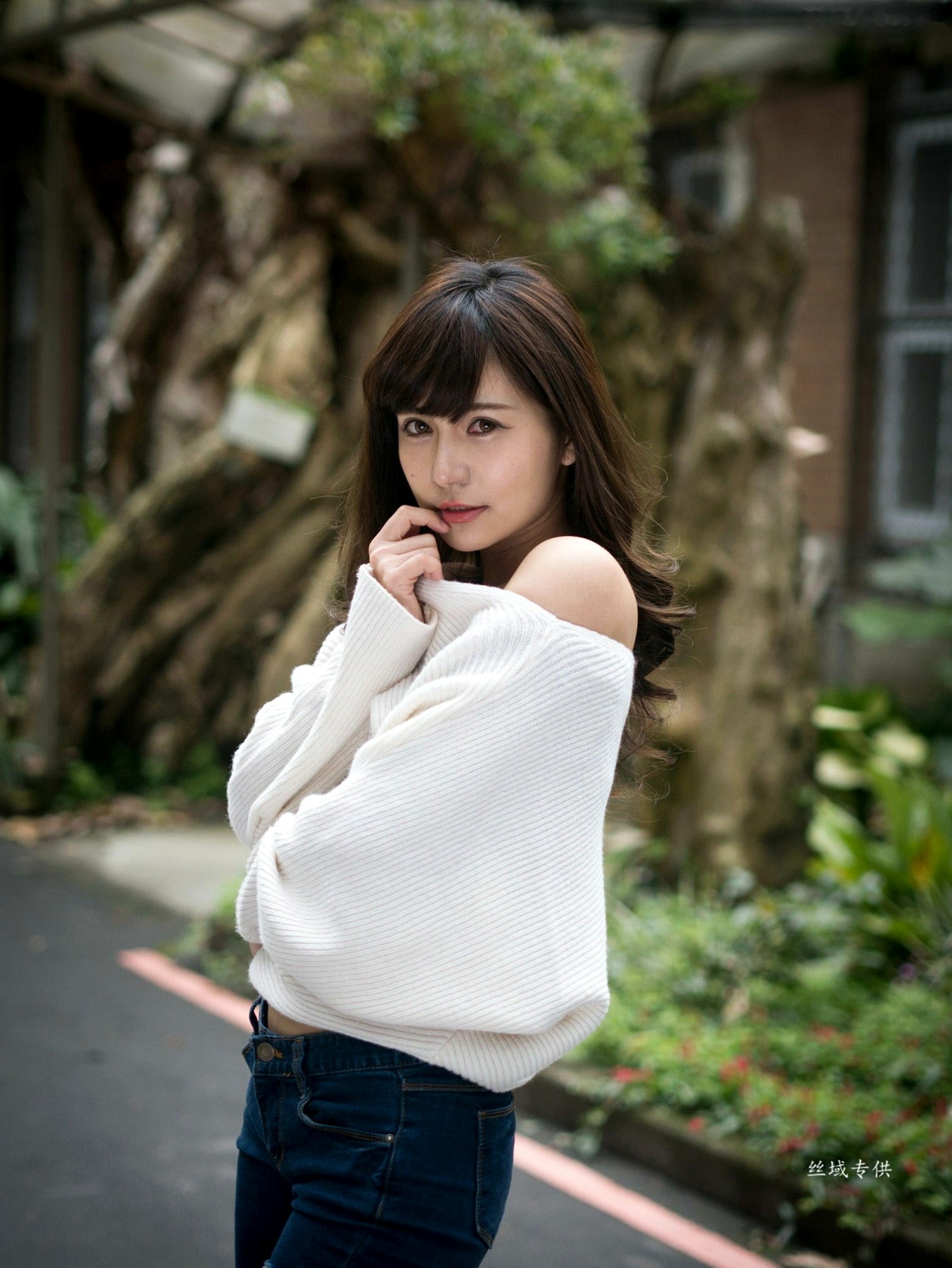 Gallery - 台湾正妹艾比《台湾大学》户外街拍女神写真集，清新学院风白毛衣少女私房照 [158P]台湾清新户外萌系治愈系 艾比女神私房照_秀色女神 - image 105