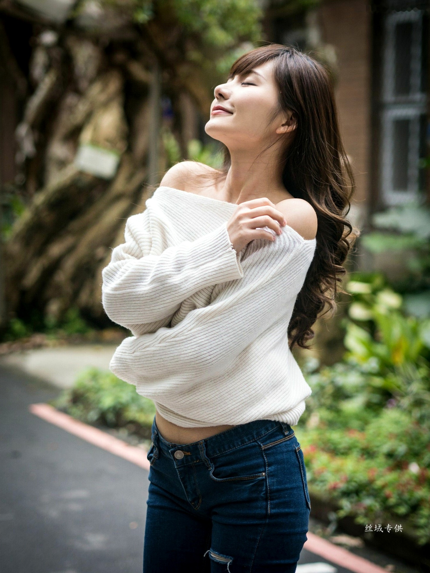 Gallery - 台湾正妹艾比《台湾大学》户外街拍女神写真集，清新学院风白毛衣少女私房照 [158P]台湾清新户外萌系治愈系 艾比女神私房照_秀色女神 - image 108