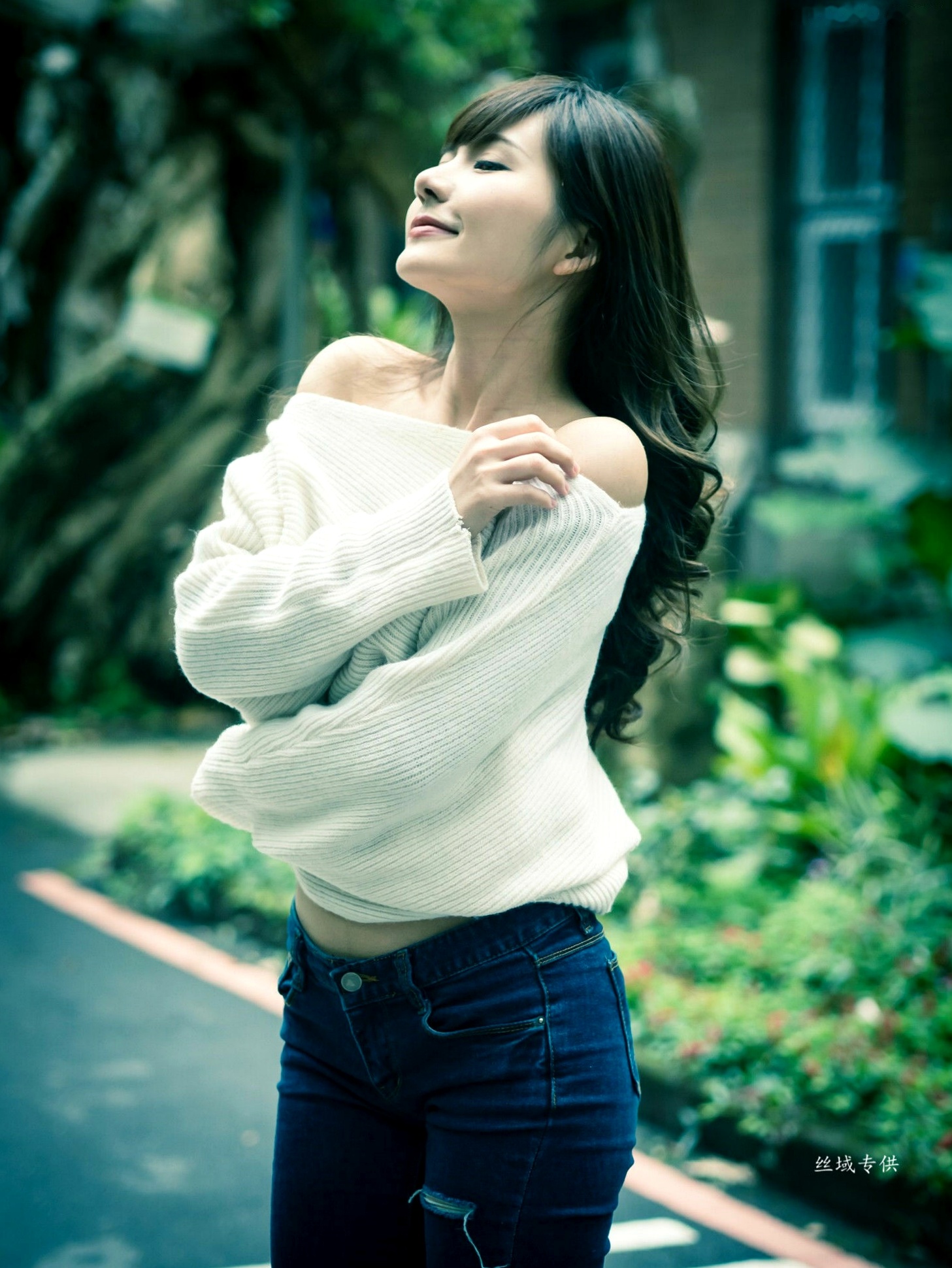Gallery - 台湾正妹艾比《台湾大学》户外街拍女神写真集，清新学院风白毛衣少女私房照 [158P]台湾清新户外萌系治愈系 艾比女神私房照_秀色女神 - image 109