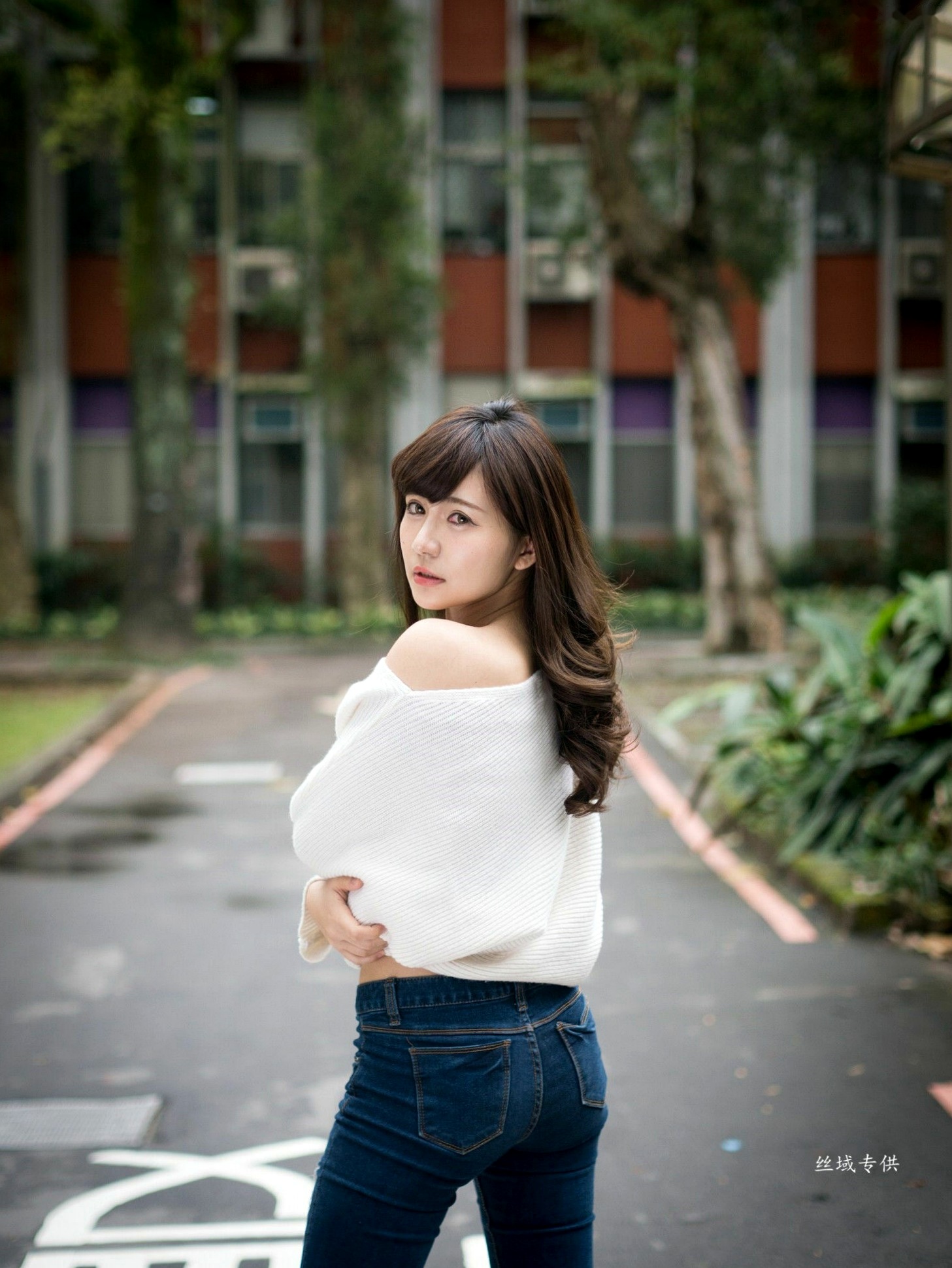 Gallery - 台湾正妹艾比《台湾大学》户外街拍女神写真集，清新学院风白毛衣少女私房照 [158P]台湾清新户外萌系治愈系 艾比女神私房照_秀色女神 - image 115