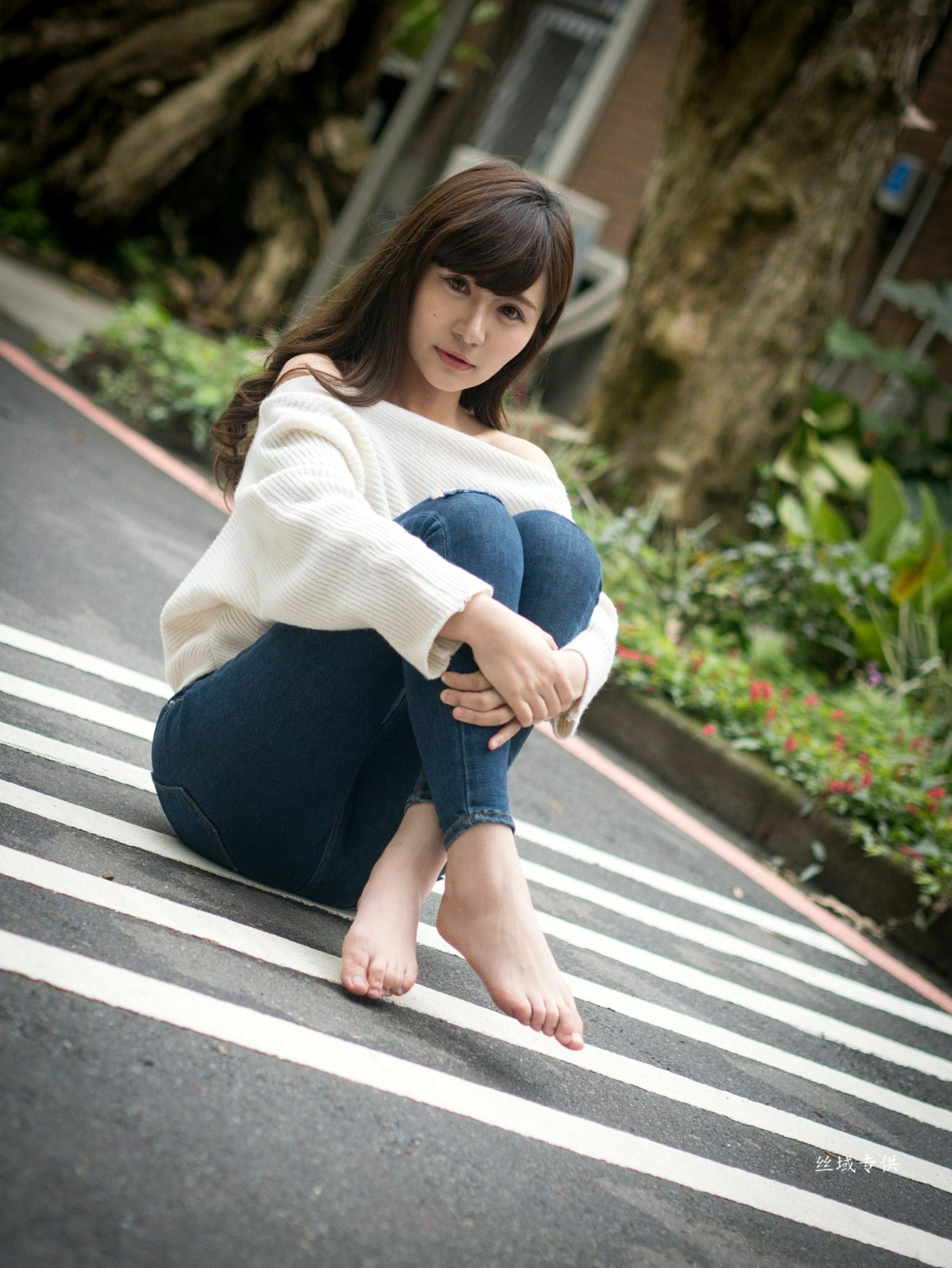 Gallery - 台湾正妹艾比《台湾大学》户外街拍女神写真集，清新学院风白毛衣少女私房照 [158P]台湾清新户外萌系治愈系 艾比女神私房照_秀色女神 - image 121