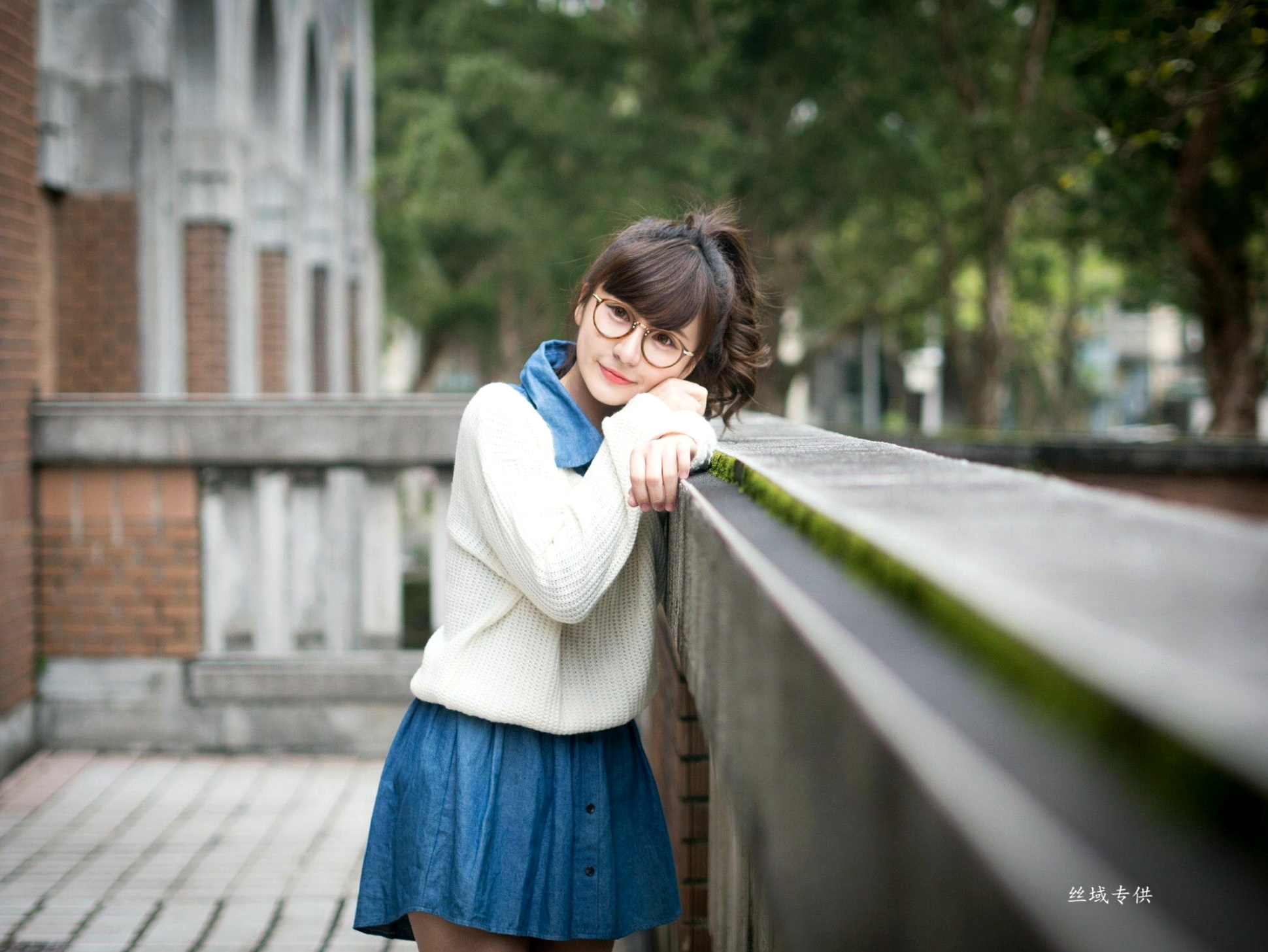 Gallery - 台湾正妹艾比《台湾大学》户外街拍女神写真集，清新学院风白毛衣少女私房照 [158P]台湾清新户外萌系治愈系 艾比女神私房照_秀色女神 - image 139