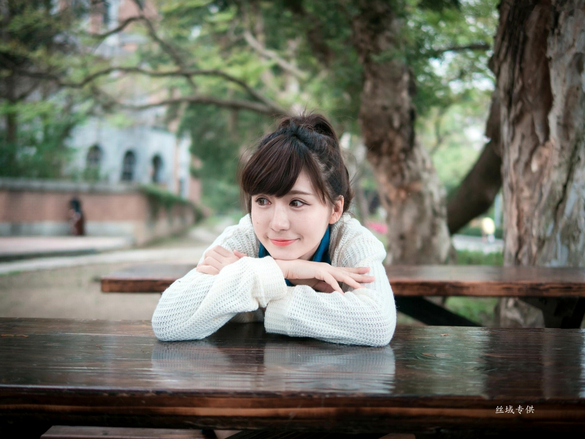 Gallery - 台湾正妹艾比《台湾大学》户外街拍女神写真集，清新学院风白毛衣少女私房照 [158P]台湾清新户外萌系治愈系 艾比女神私房照_秀色女神 - image 147