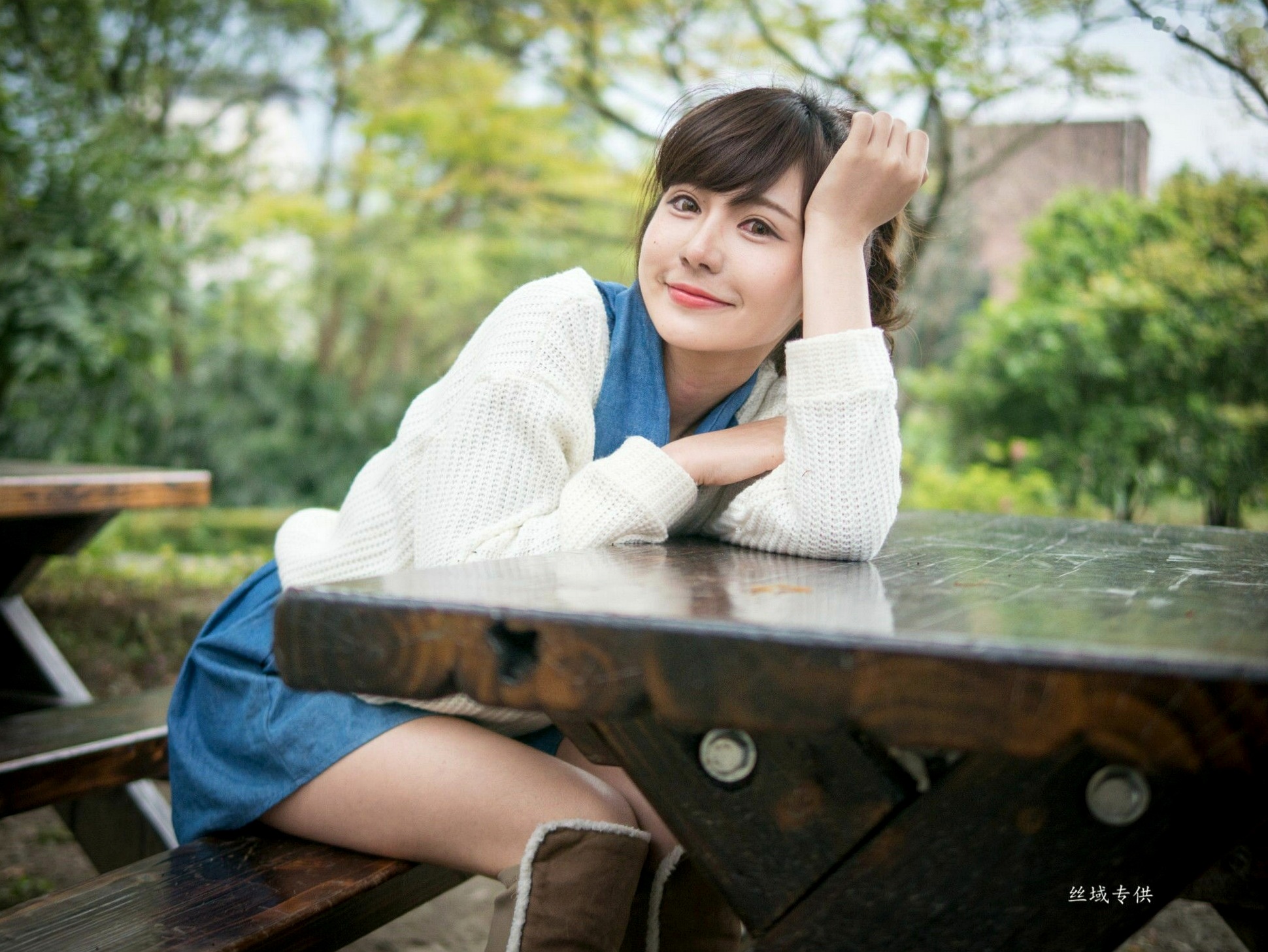 Gallery - 台湾正妹艾比《台湾大学》户外街拍女神写真集，清新学院风白毛衣少女私房照 [158P]台湾清新户外萌系治愈系 艾比女神私房照_秀色女神 - image 150