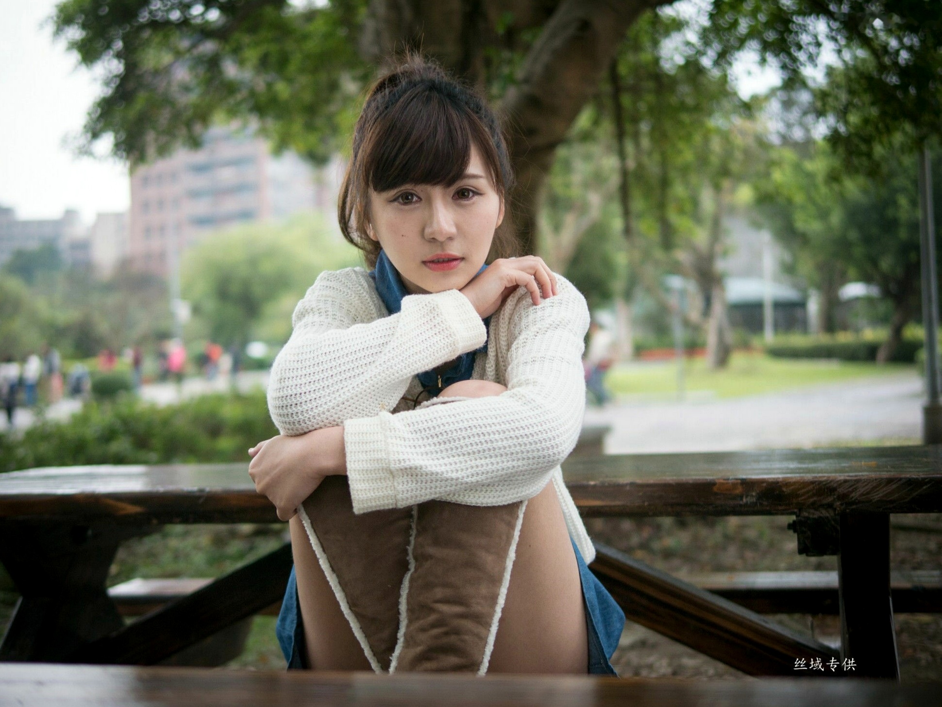 Gallery - 台湾正妹艾比《台湾大学》户外街拍女神写真集，清新学院风白毛衣少女私房照 [158P]台湾清新户外萌系治愈系 艾比女神私房照_秀色女神 - image 155