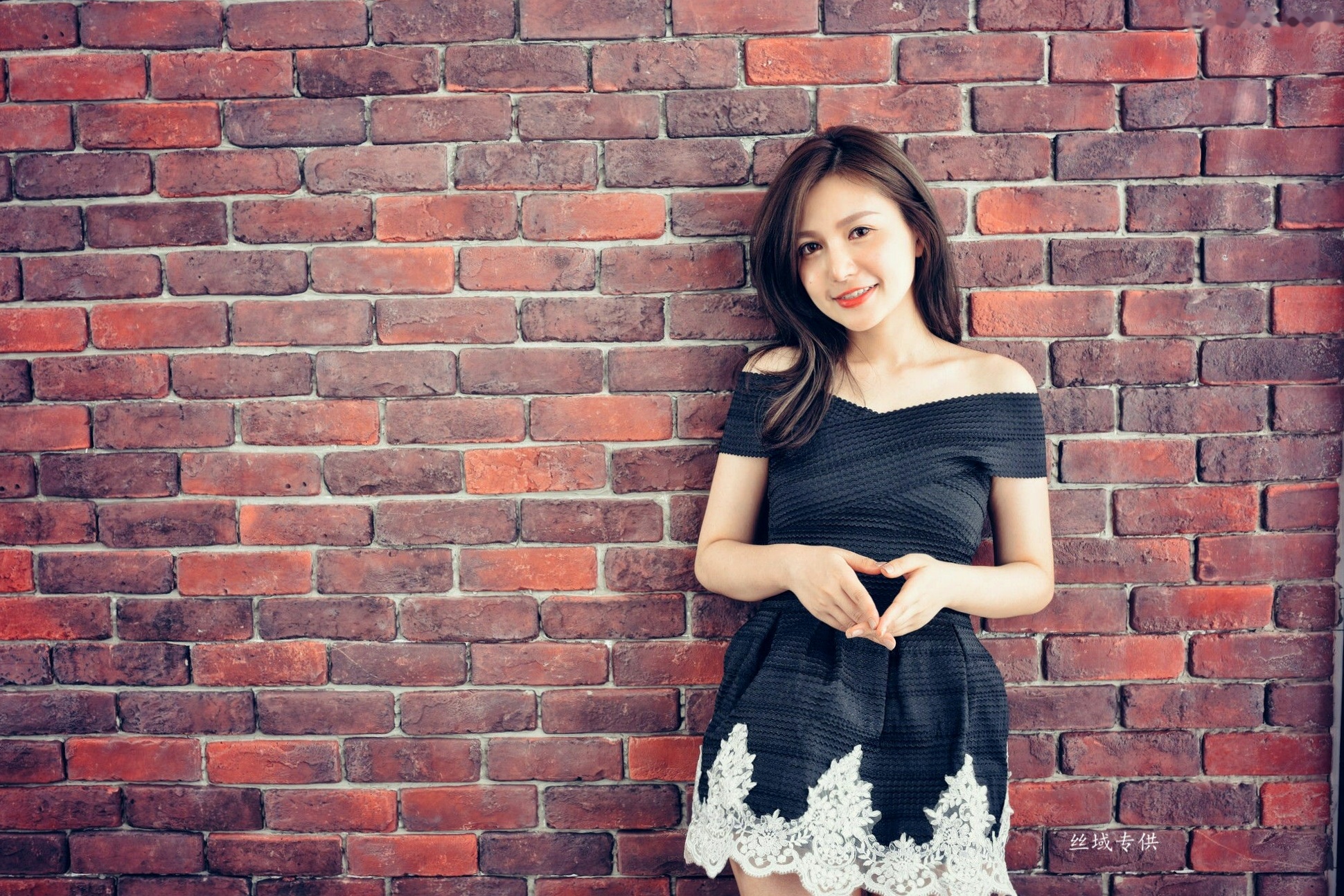 Gallery - 台湾正妹邱爱晨两套紧身抹胸裙写真，秀修长匀称美腿，尽显优雅性感私房照台湾美腿性感私房照气质 艾比女神私房照_秀色女神 - image 64