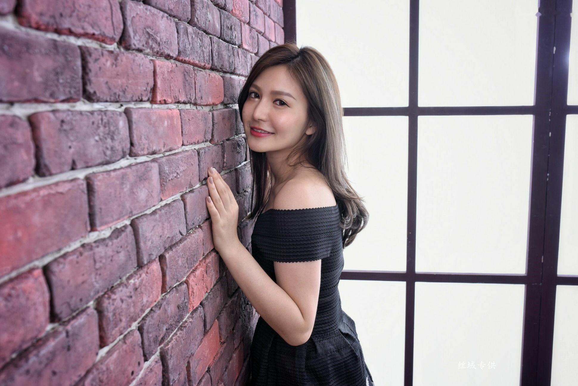 Gallery - 台湾正妹邱爱晨两套紧身抹胸裙写真，秀修长匀称美腿，尽显优雅性感私房照台湾美腿性感私房照气质 艾比女神私房照_秀色女神 - image 67
