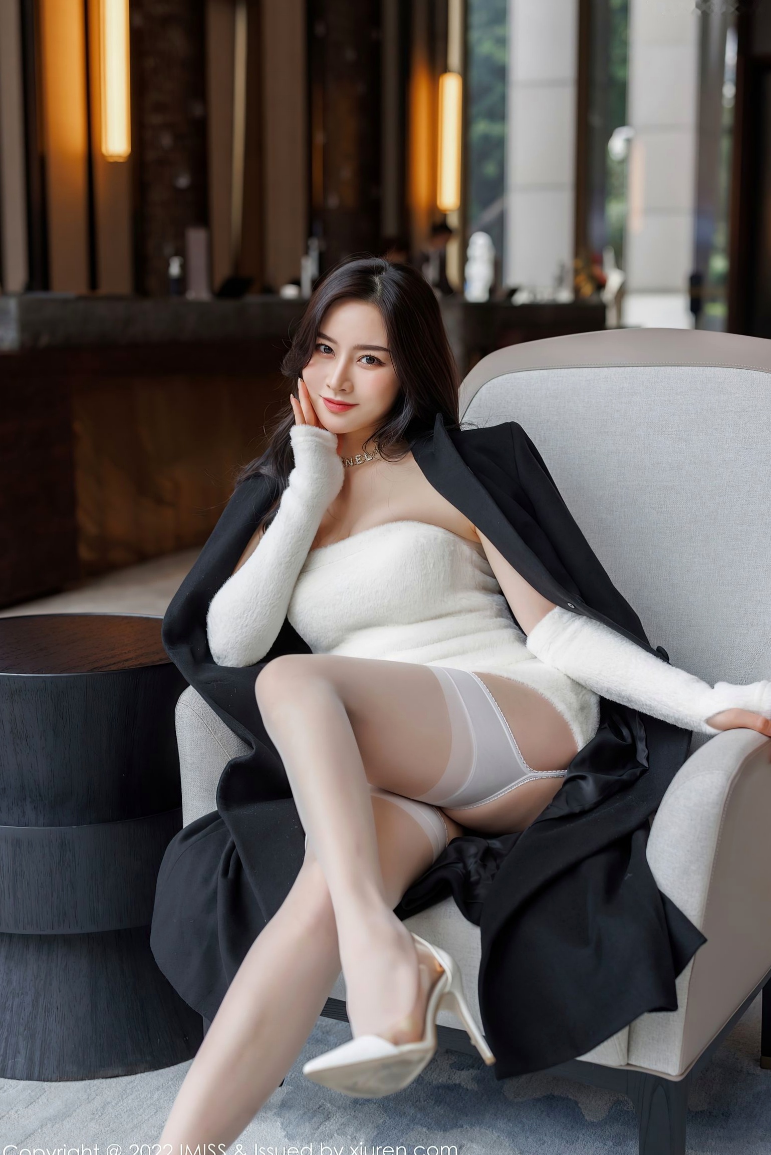 Gallery - IMiss爱蜜社 - Honey Club -671-Vanessa-纯白蕾丝内衣白丝吊带袜私房写真，居家卧室风格尽显极致性感尤物魅力爱蜜社 - Honey Club 性感内衣丝袜私房照 任育萱女神私房照_秀色女神 - image 1