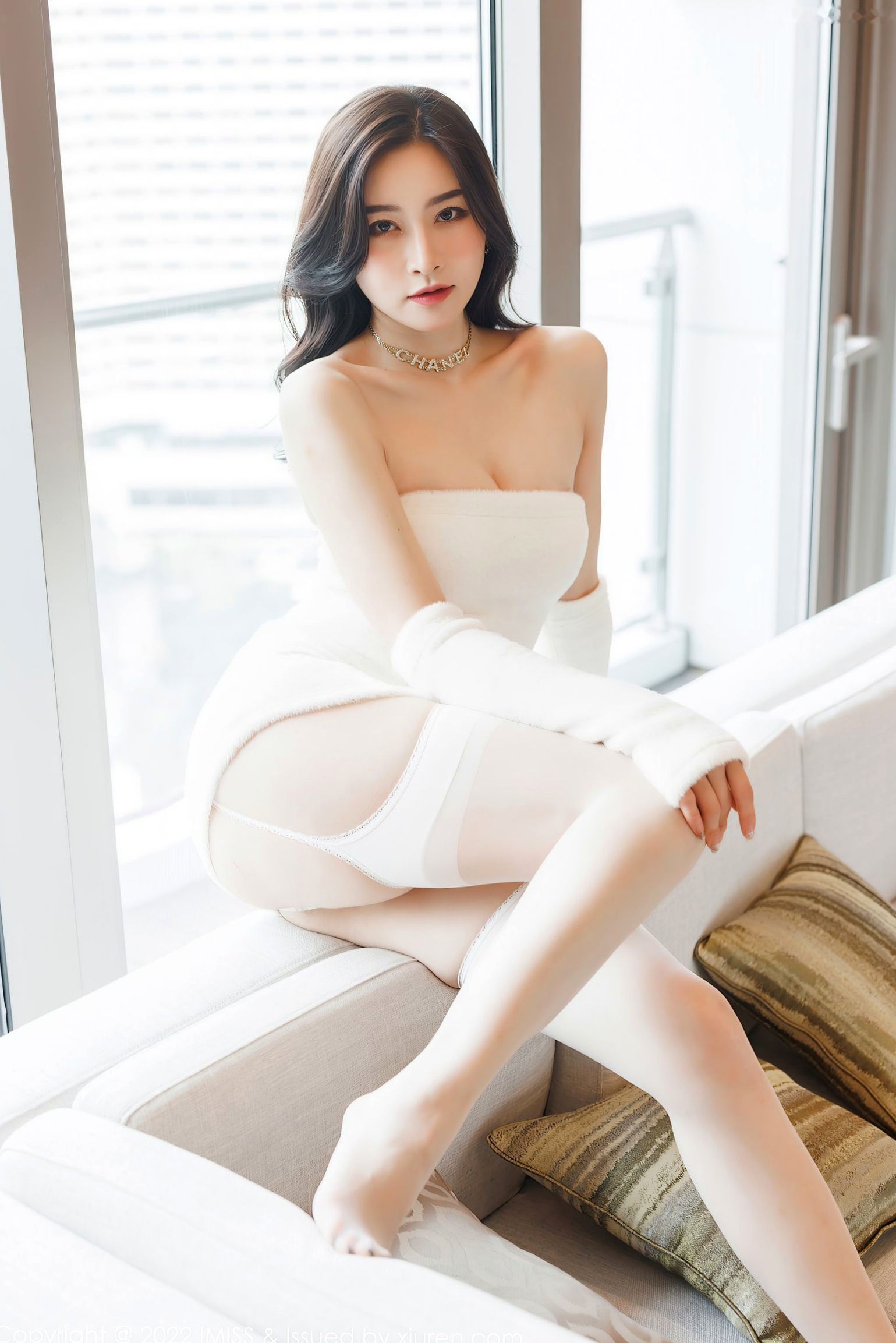 Gallery - IMiss爱蜜社 - Honey Club -671-Vanessa-纯白蕾丝内衣白丝吊带袜私房写真，居家卧室风格尽显极致性感尤物魅力爱蜜社 - Honey Club 性感内衣丝袜私房照 任育萱女神私房照_秀色女神 - image 10
