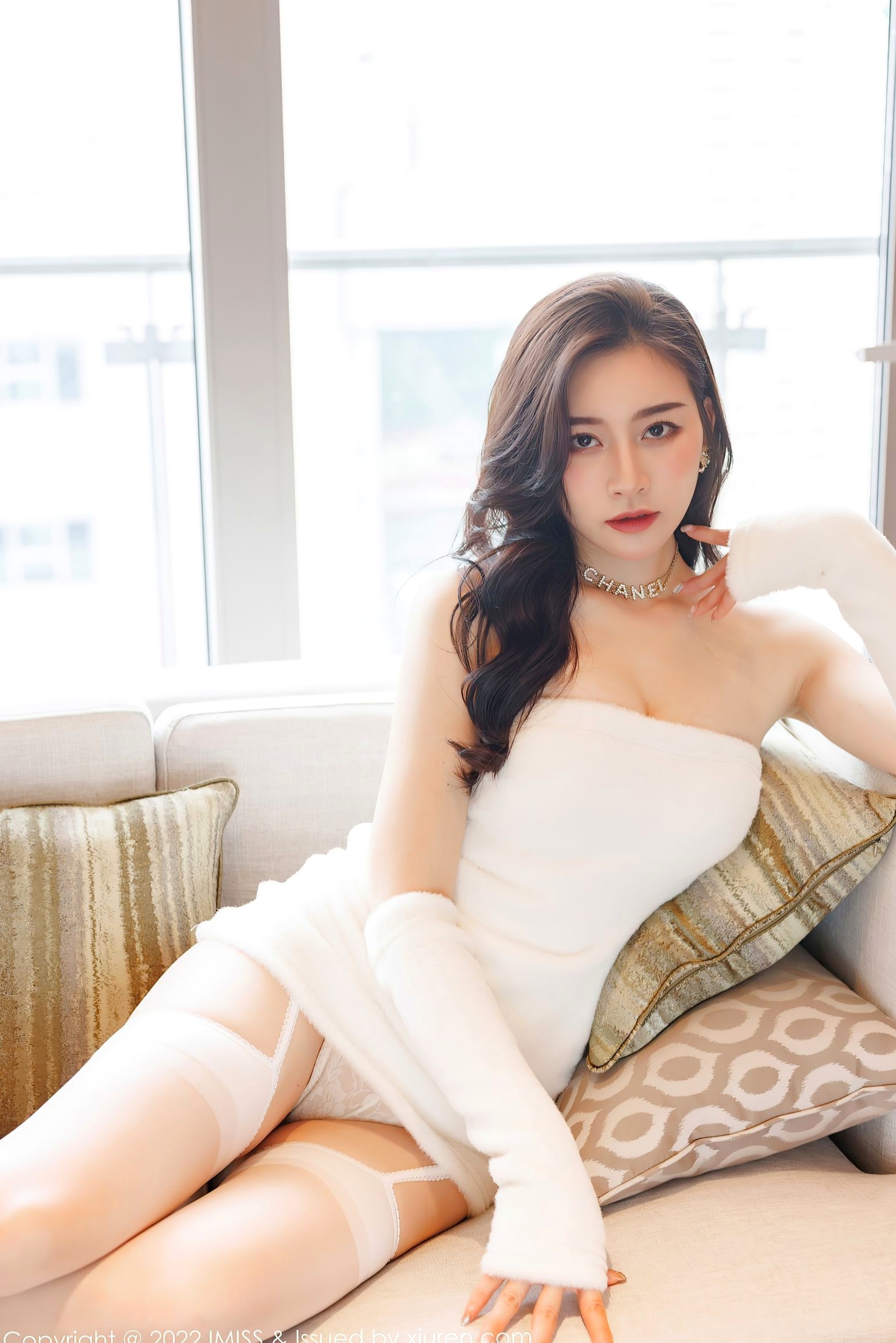 Gallery - IMiss爱蜜社 - Honey Club -671-Vanessa-纯白蕾丝内衣白丝吊带袜私房写真，居家卧室风格尽显极致性感尤物魅力爱蜜社 - Honey Club 性感内衣丝袜私房照 任育萱女神私房照_秀色女神 - image 14