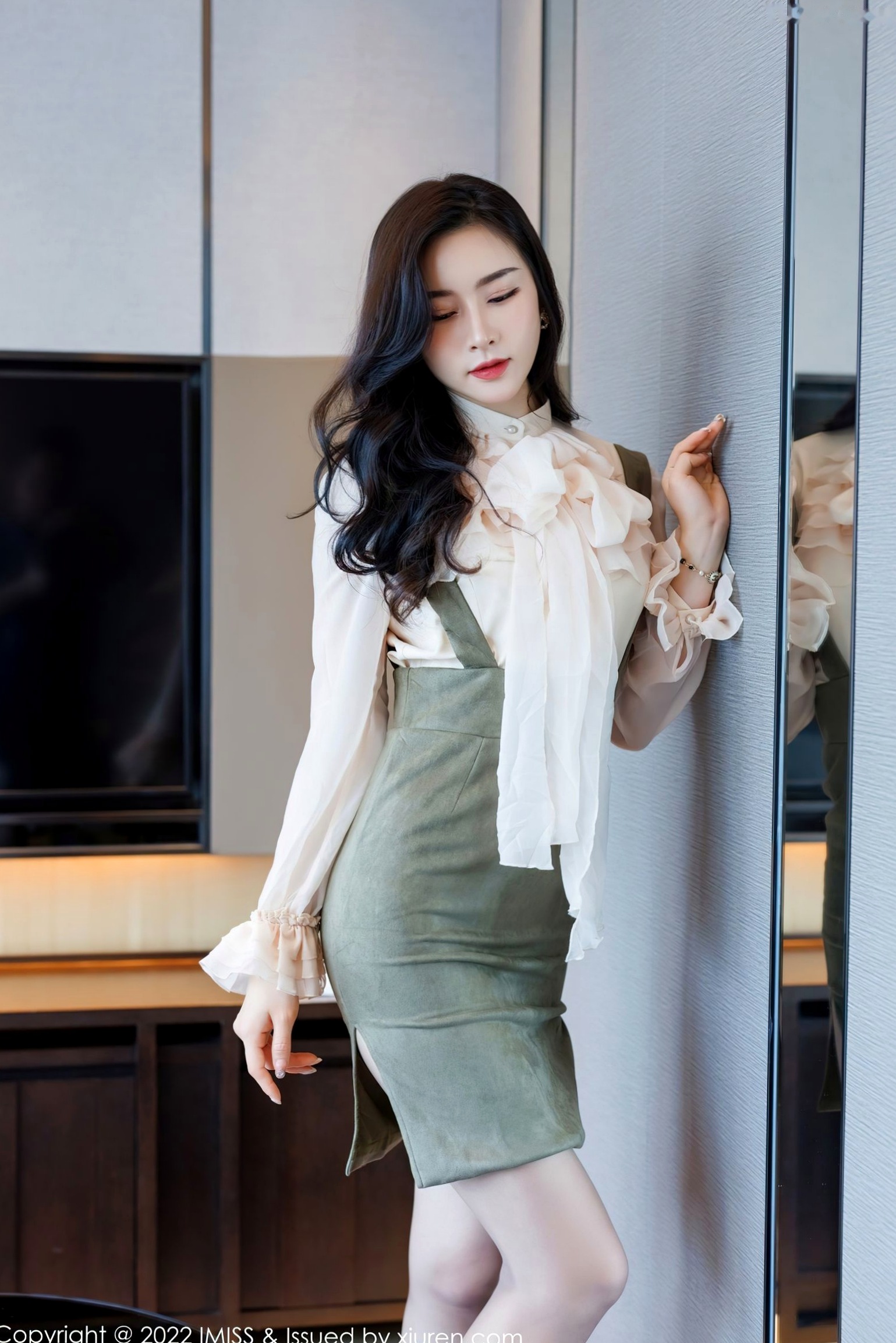 Gallery - IMiss爱蜜社 - Honey Club No.664 Vanessa私房写真：白衣吊带短裙制服诱惑，蕾丝内衣与性感肉丝尽显轻熟女神知性美爱蜜社 - Honey Club 性感制服丝袜私房照 任育萱女神私房照_秀色女神 - image 3