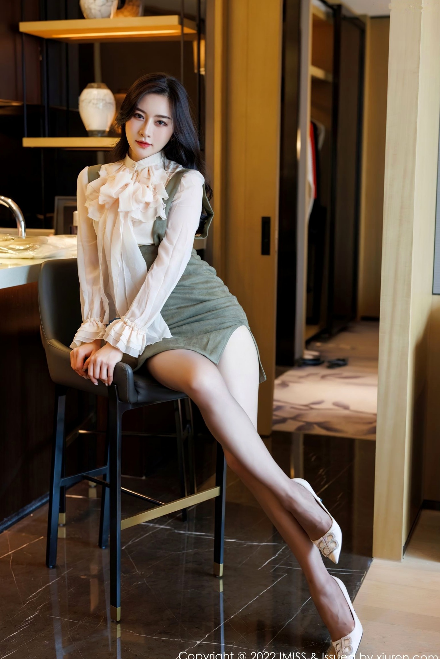 Gallery - IMiss爱蜜社 - Honey Club No.664 Vanessa私房写真：白衣吊带短裙制服诱惑，蕾丝内衣与性感肉丝尽显轻熟女神知性美爱蜜社 - Honey Club 性感制服丝袜私房照 任育萱女神私房照_秀色女神 - image 6