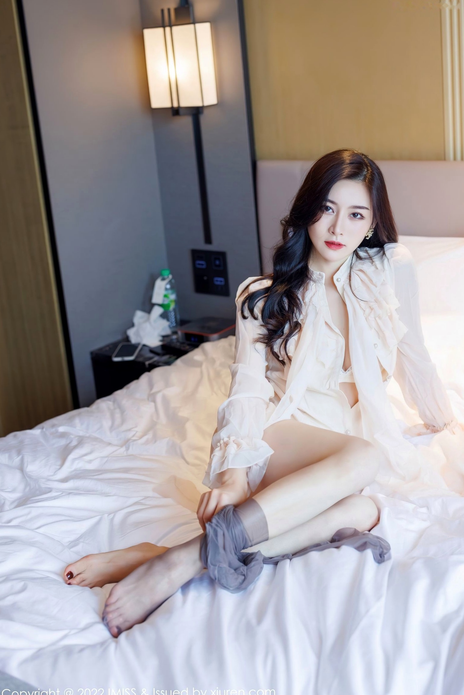 Gallery - IMiss爱蜜社 - Honey Club No.664 Vanessa私房写真：白衣吊带短裙制服诱惑，蕾丝内衣与性感肉丝尽显轻熟女神知性美爱蜜社 - Honey Club 性感制服丝袜私房照 任育萱女神私房照_秀色女神 - image 58