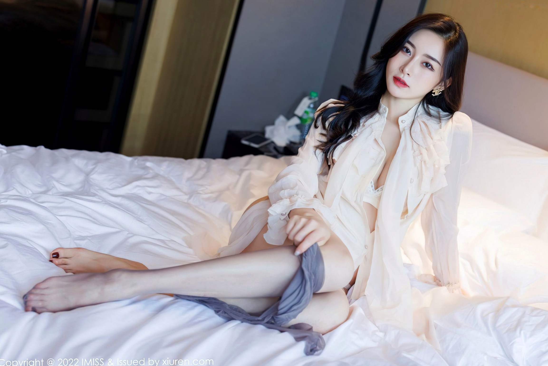 Gallery - IMiss爱蜜社 - Honey Club No.664 Vanessa私房写真：白衣吊带短裙制服诱惑，蕾丝内衣与性感肉丝尽显轻熟女神知性美爱蜜社 - Honey Club 性感制服丝袜私房照 任育萱女神私房照_秀色女神 - image 59