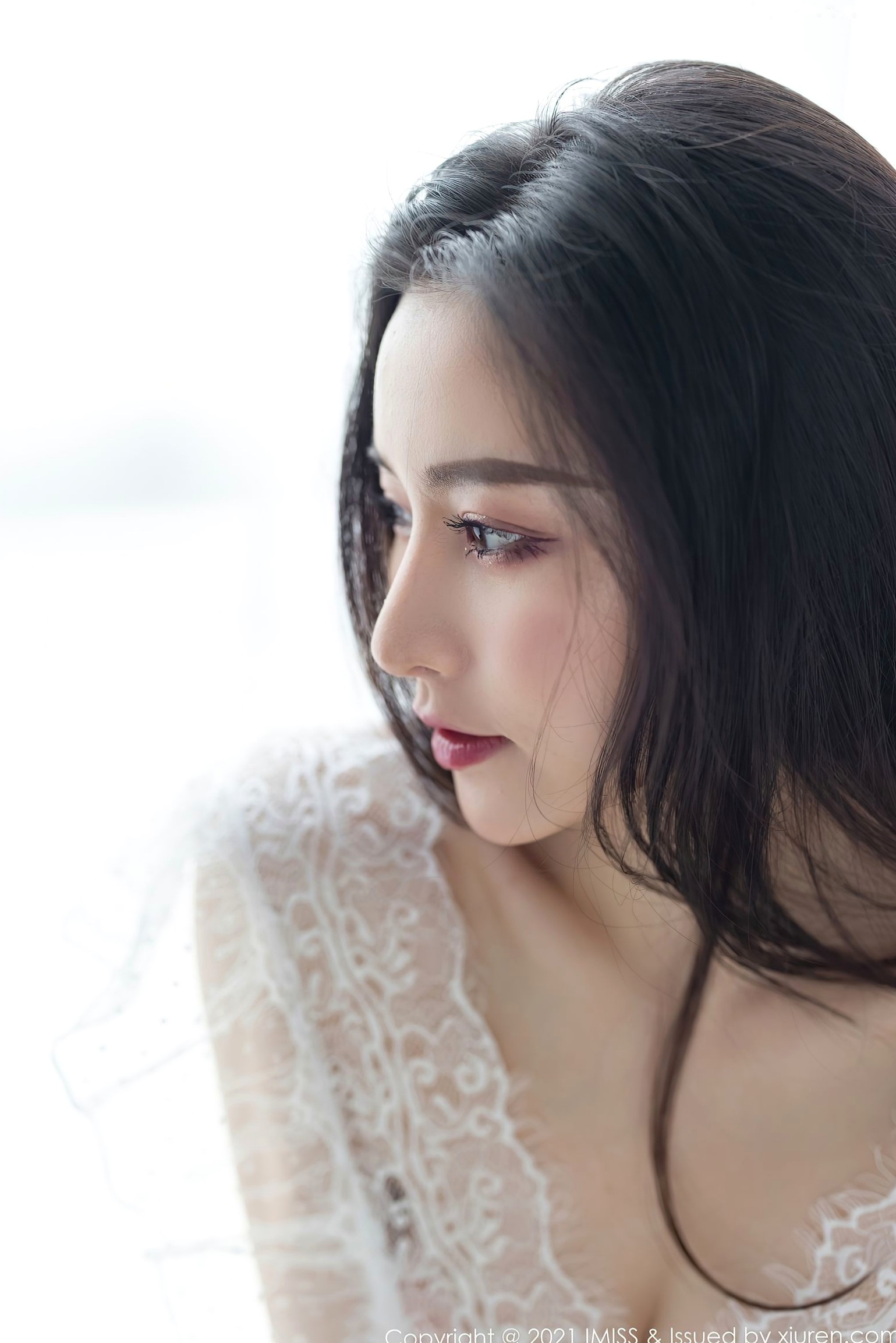 Gallery - IMiss爱蜜社 - Honey Club 592期Vanessa：居家吊带礼服与白色蕾丝睡衣私房写真，唯美优雅展现极致性感爱蜜社 - Honey Club 性感私房照丝袜气质 任育萱女神私房照_秀色女神 - image 37