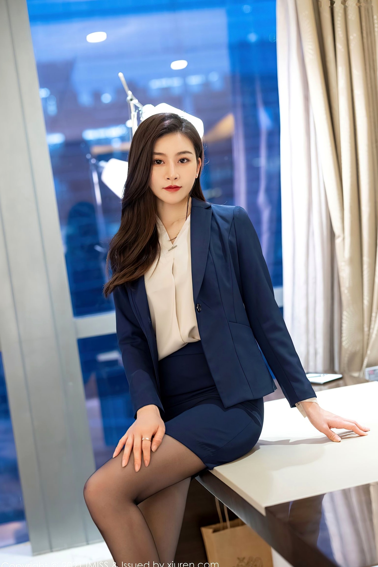 Gallery - IMiss爱蜜社 - Honey Club -549-Vanessa-演绎职场干练与私房黑丝诱惑-气质绝佳双面魅力写真-2021.02.04爱蜜社 - Honey Club 性感黑丝诱惑私房照 任育萱女神私房照_秀色女神 - image 15
