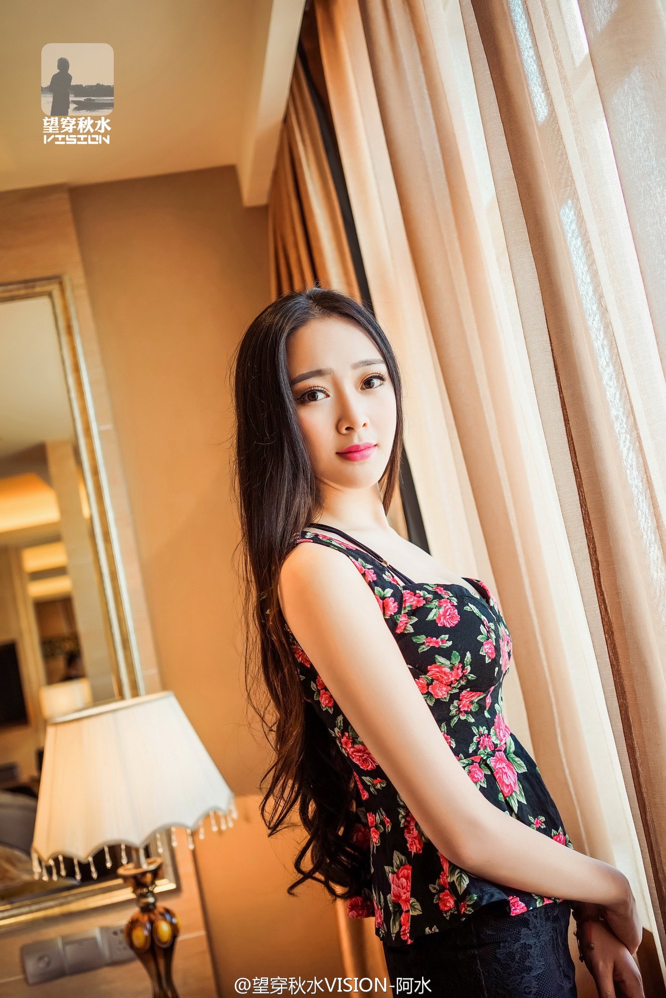 汤悦 家居妩媚性感写真图