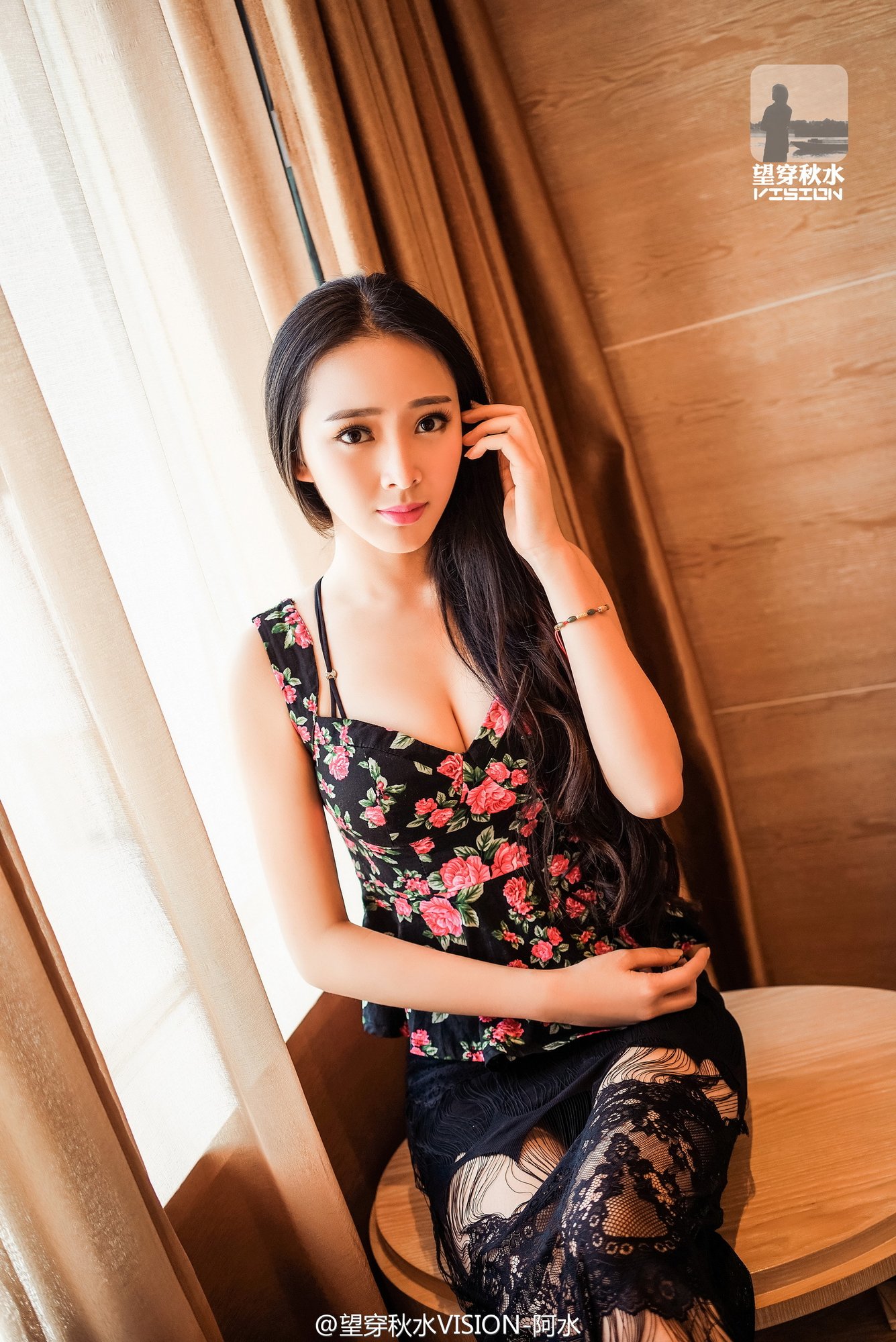 汤悦 家居妩媚性感写真图