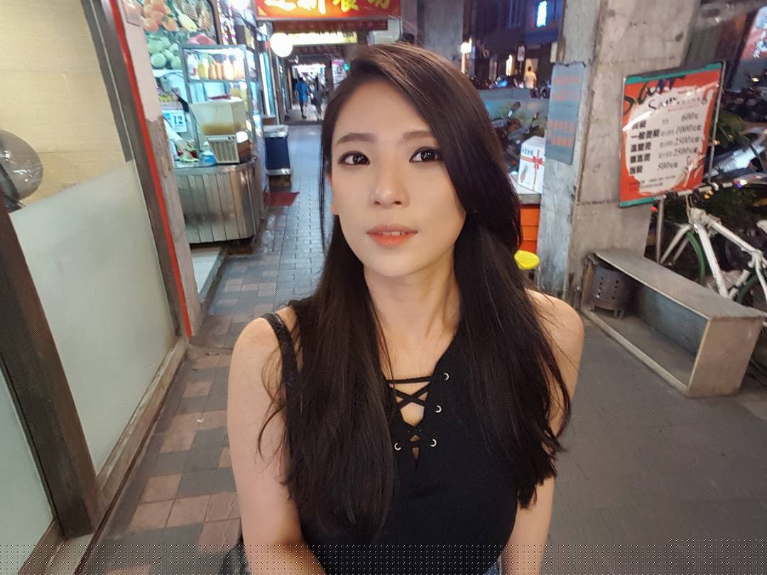 Soy Kim 不科学的身材令人惊诧