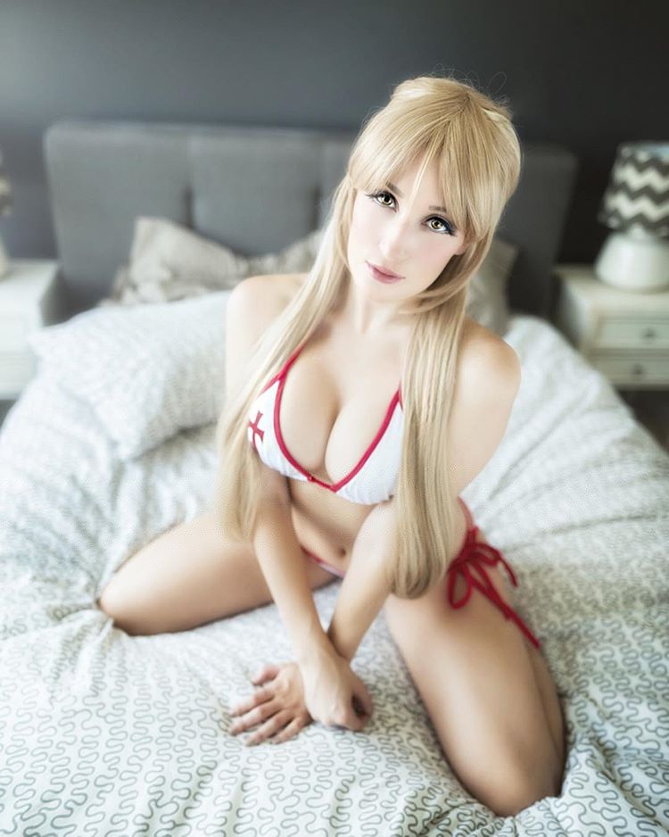 Holly Wolf 只约亚洲男人的花花公子辣模