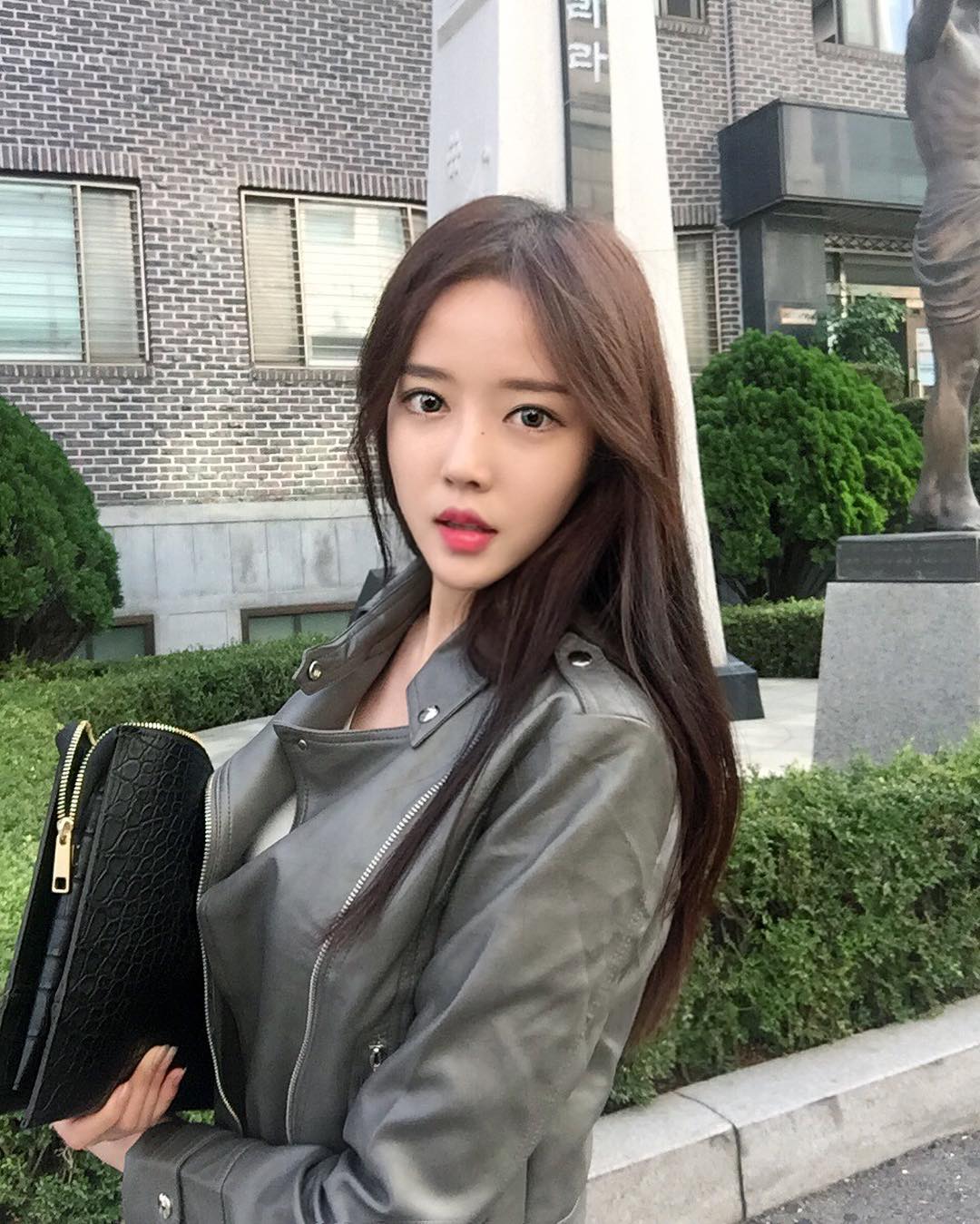 윤혜주 小隻马露出深沟雪白超诱人