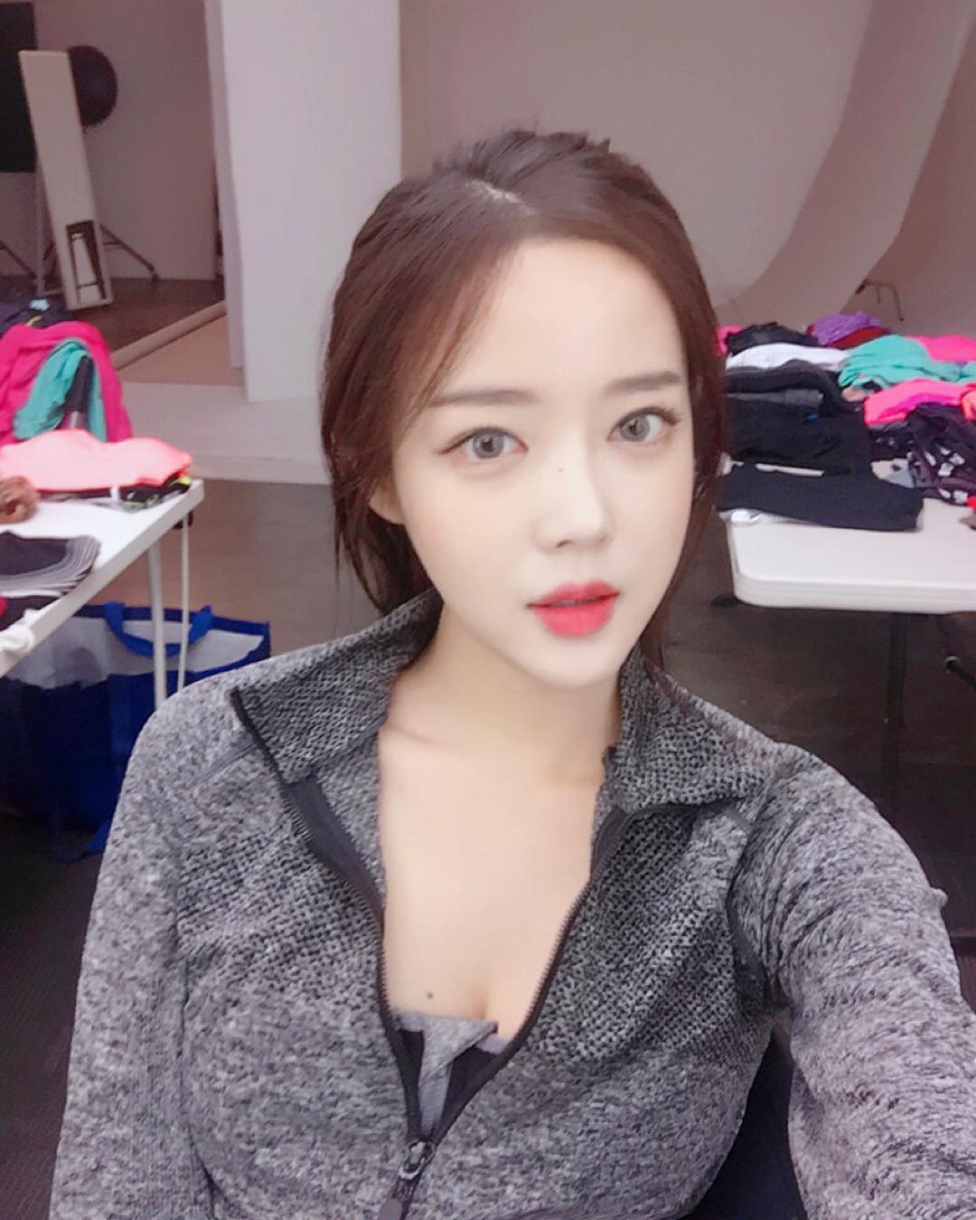 윤혜주 小隻马露出深沟雪白超诱人