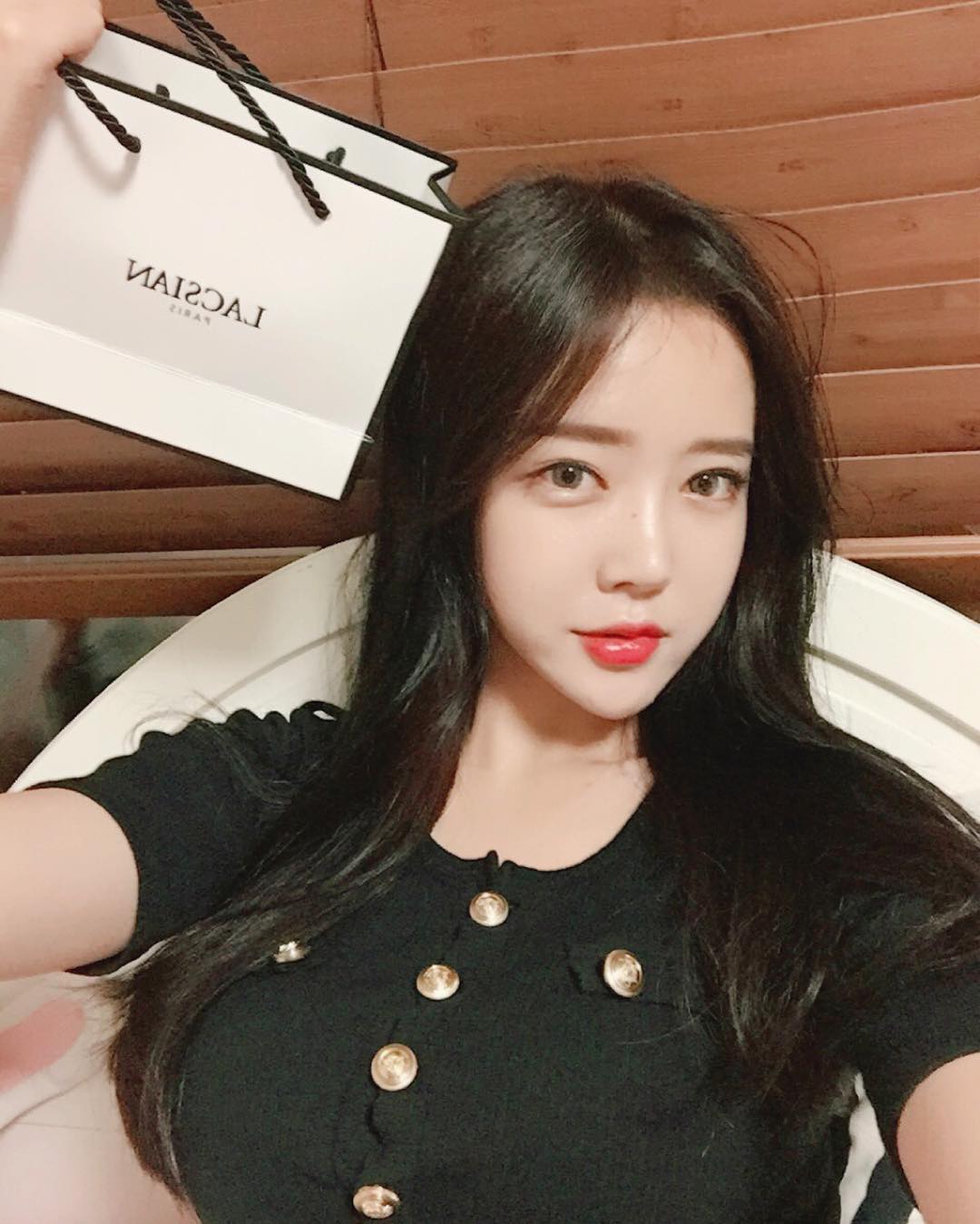 윤혜주 小隻马露出深沟雪白超诱人