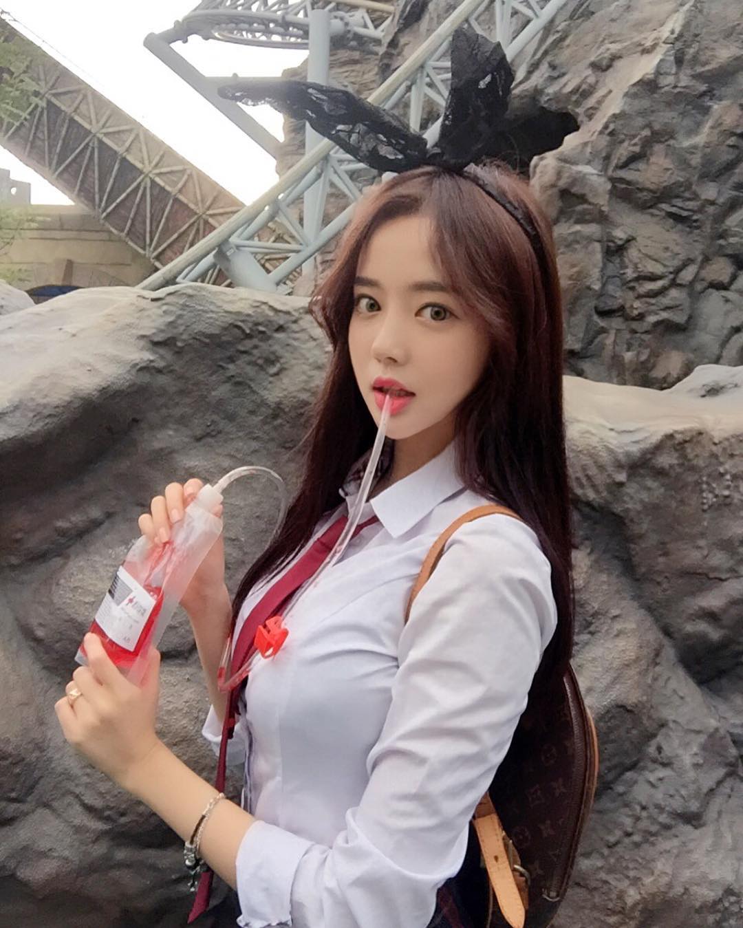 윤혜주 小隻马露出深沟雪白超诱人