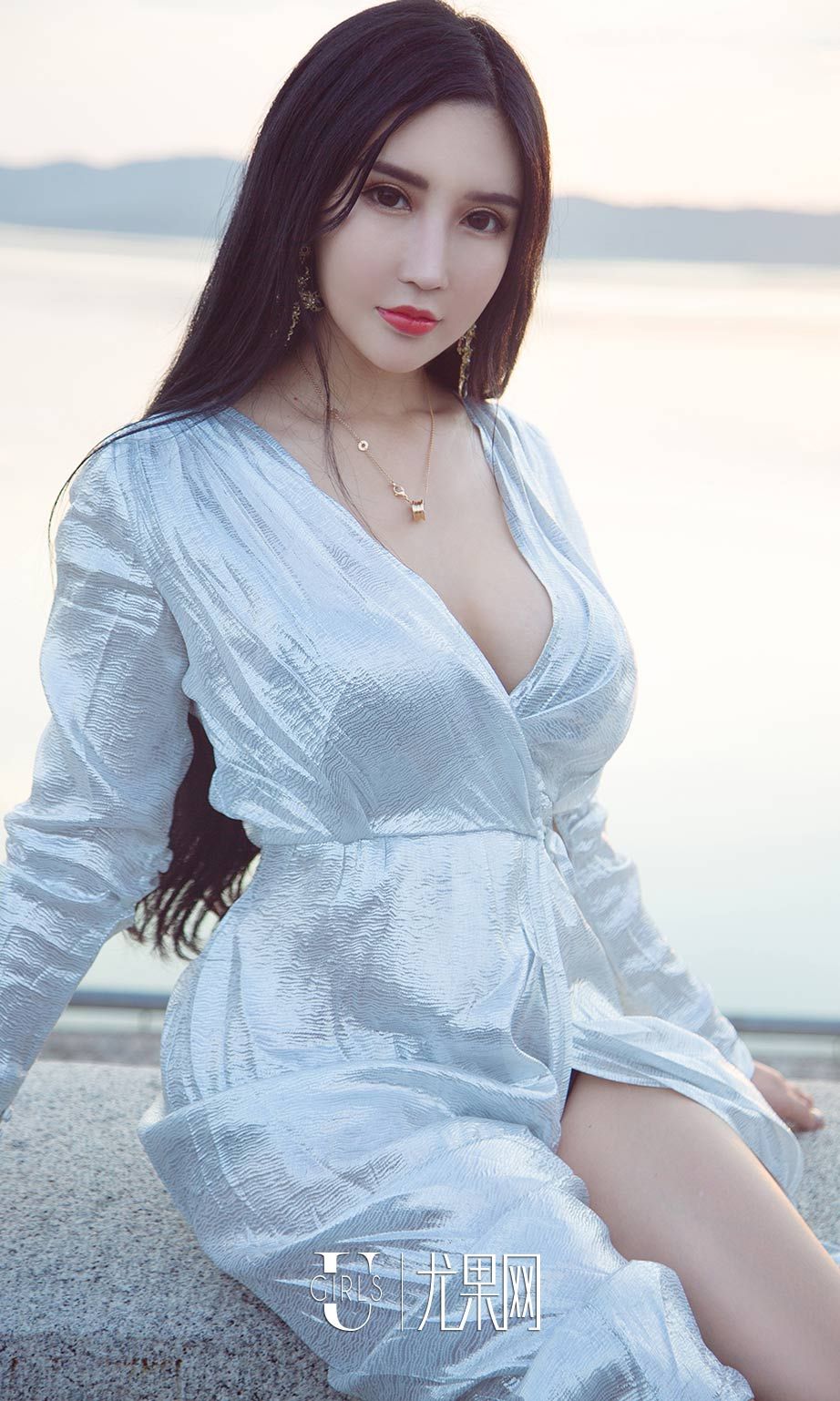 心花路放的艾霓莎 上演性感公路大片
