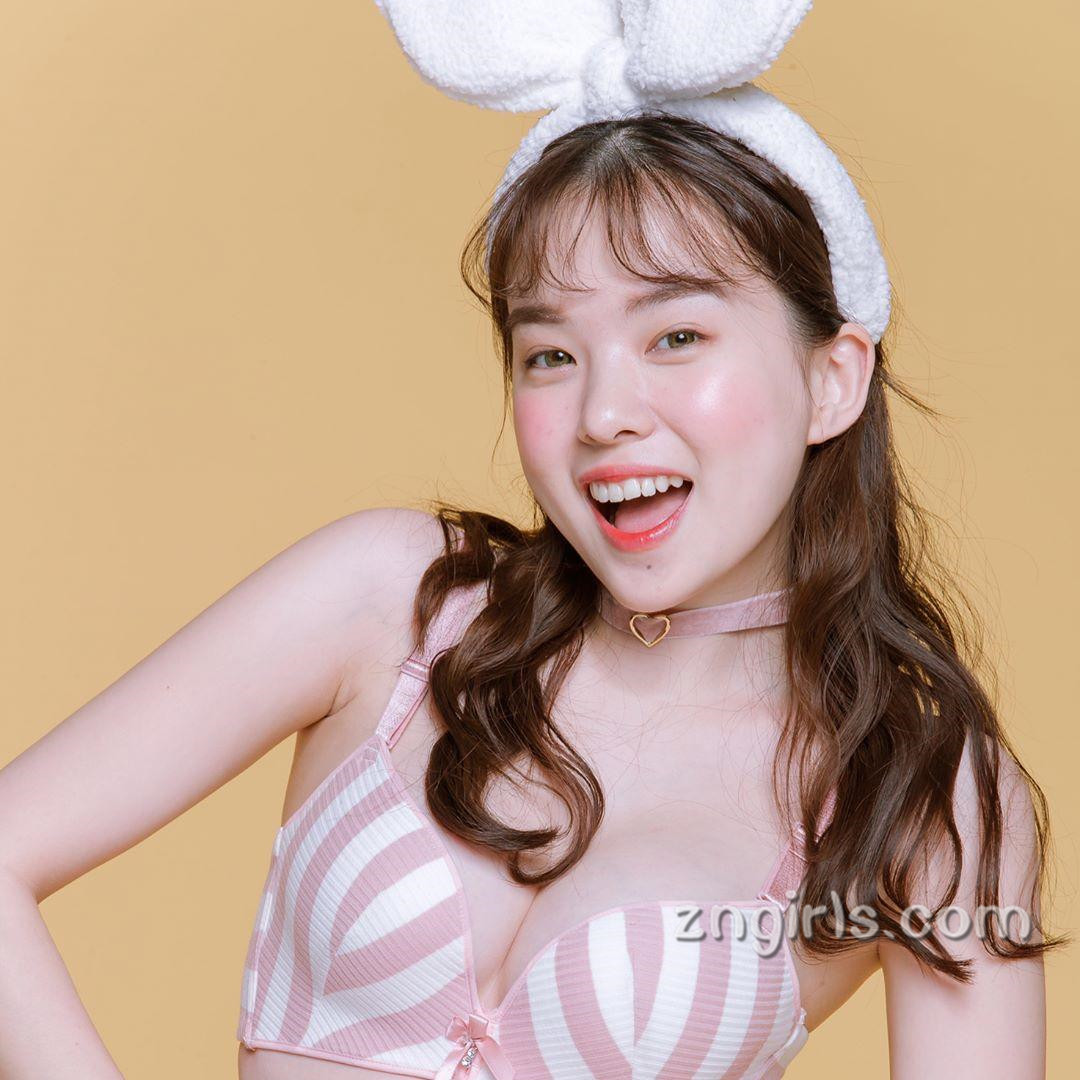 南韩超人气网红Ha Neul 初成熟的内衣模特儿