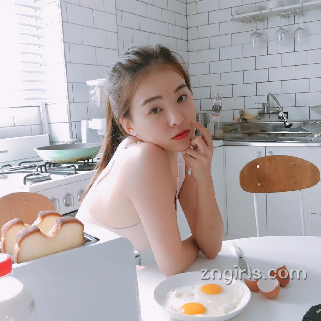 南韩超人气网红Ha Neul 初成熟的内衣模特儿