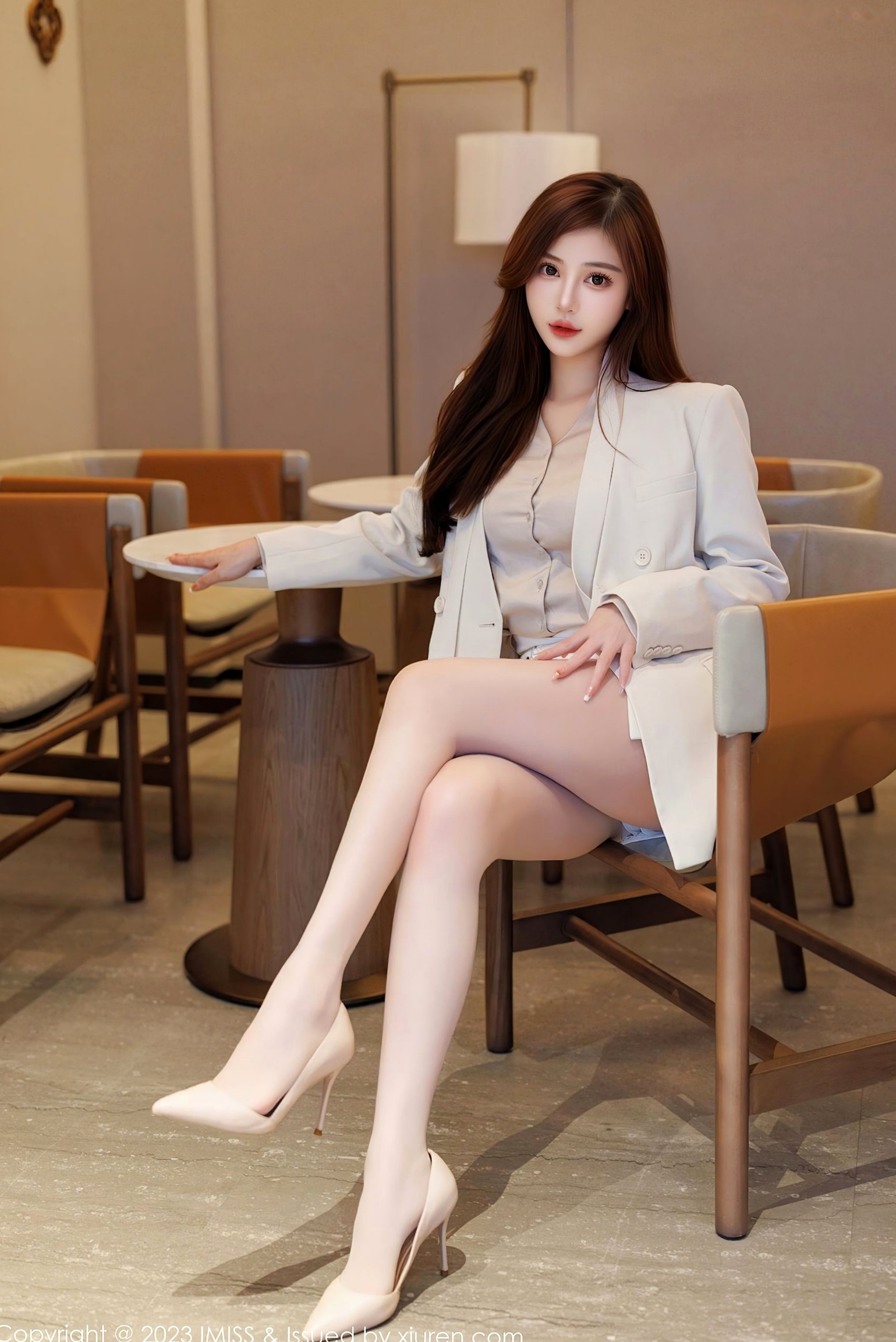 Gallery - IMiss爱蜜社 - Honey Club -732-Lavinia肉肉-精致蕾丝内衣诱惑，居家米色OL职业装下的丰满曲线，傲人身材极致性感美图爱蜜社 - Honey Club 性感肉感内衣私房照 lavinia汐女神私房照_秀色女神 - image 8