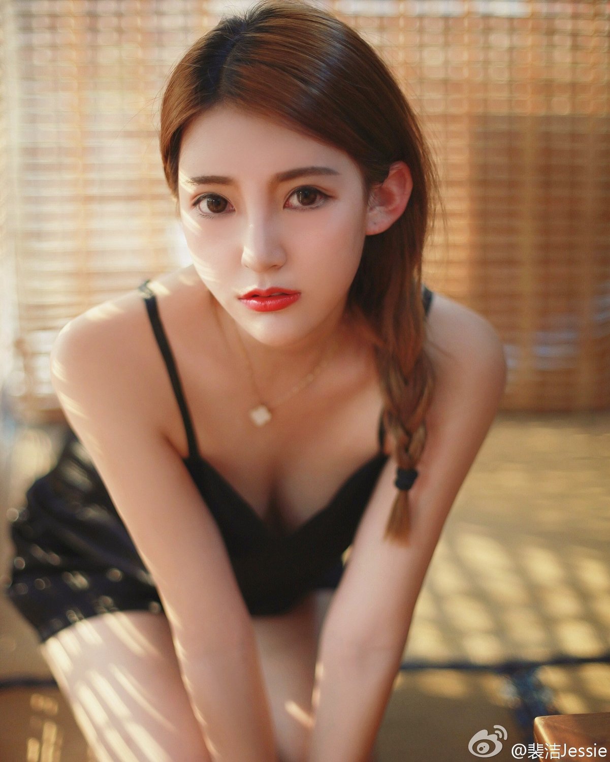 裴洁Jessie- 人气SG养眼私房写真
