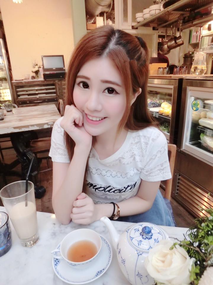 芭乐公主薇薇儿- 最吸睛的RO长腿女僕喵主持人