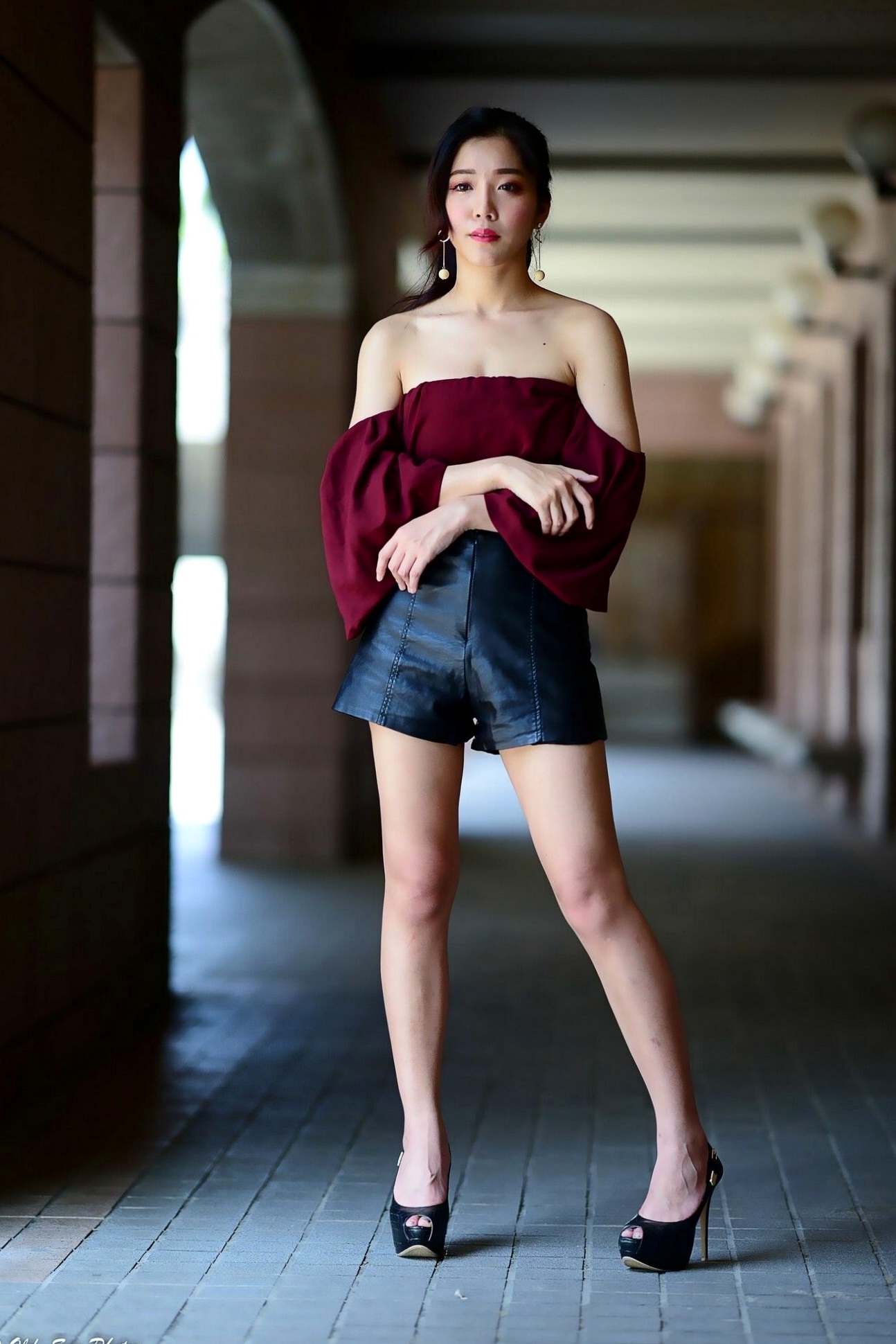 Gallery - 台湾正妹孙莎莎高美馆户外性感写真，优雅露肩装展现清新气质与迷人曲线台湾户外气质清纯性感 孙瑜莎莎女神私房照_秀色女神 - image 5