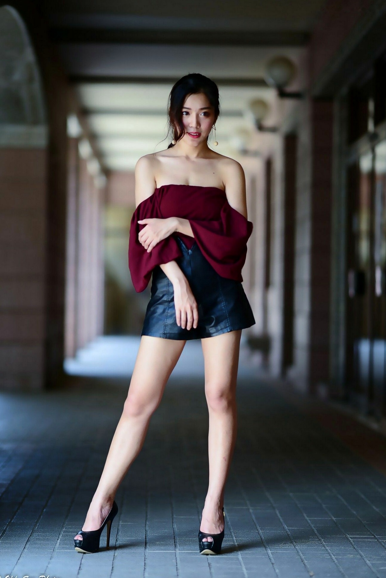 Gallery - 台湾正妹孙莎莎高美馆户外性感写真，优雅露肩装展现清新气质与迷人曲线台湾户外气质清纯性感 孙瑜莎莎女神私房照_秀色女神 - image 6