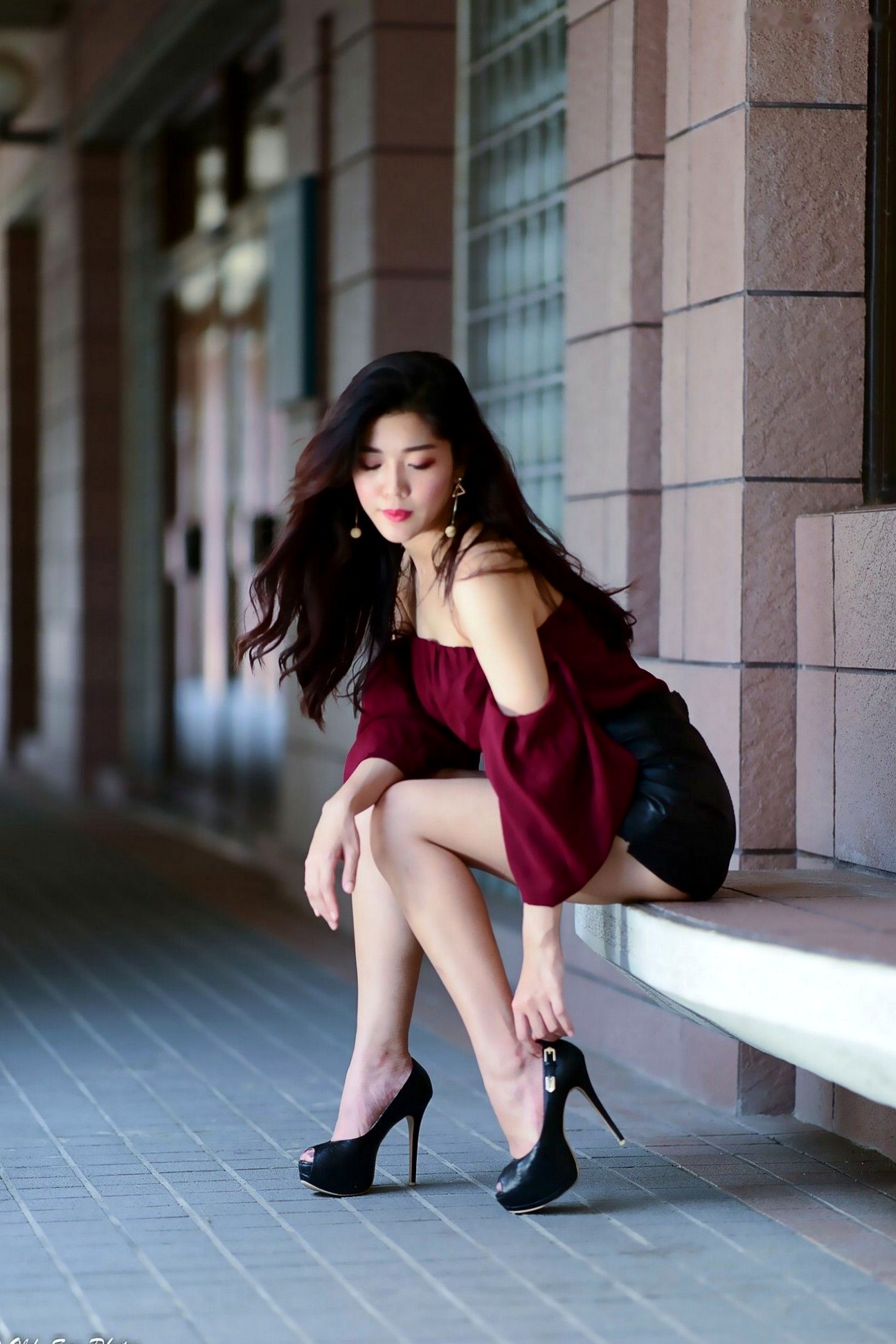 Gallery - 台湾正妹孙莎莎高美馆户外性感写真，优雅露肩装展现清新气质与迷人曲线台湾户外气质清纯性感 孙瑜莎莎女神私房照_秀色女神 - image 11