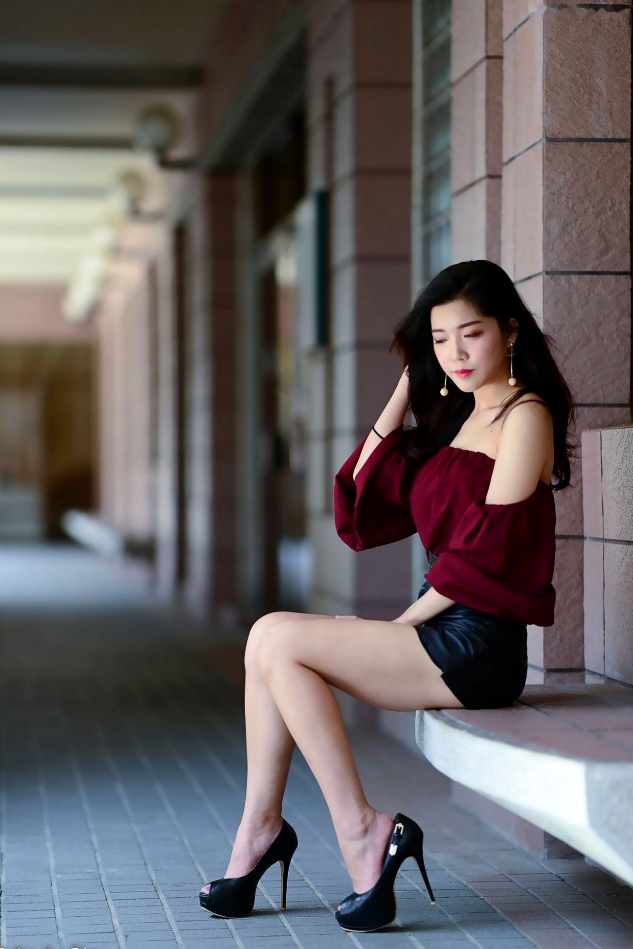 Gallery - 台湾正妹孙莎莎高美馆户外性感写真，优雅露肩装展现清新气质与迷人曲线台湾户外气质清纯性感 孙瑜莎莎女神私房照_秀色女神 - image 15