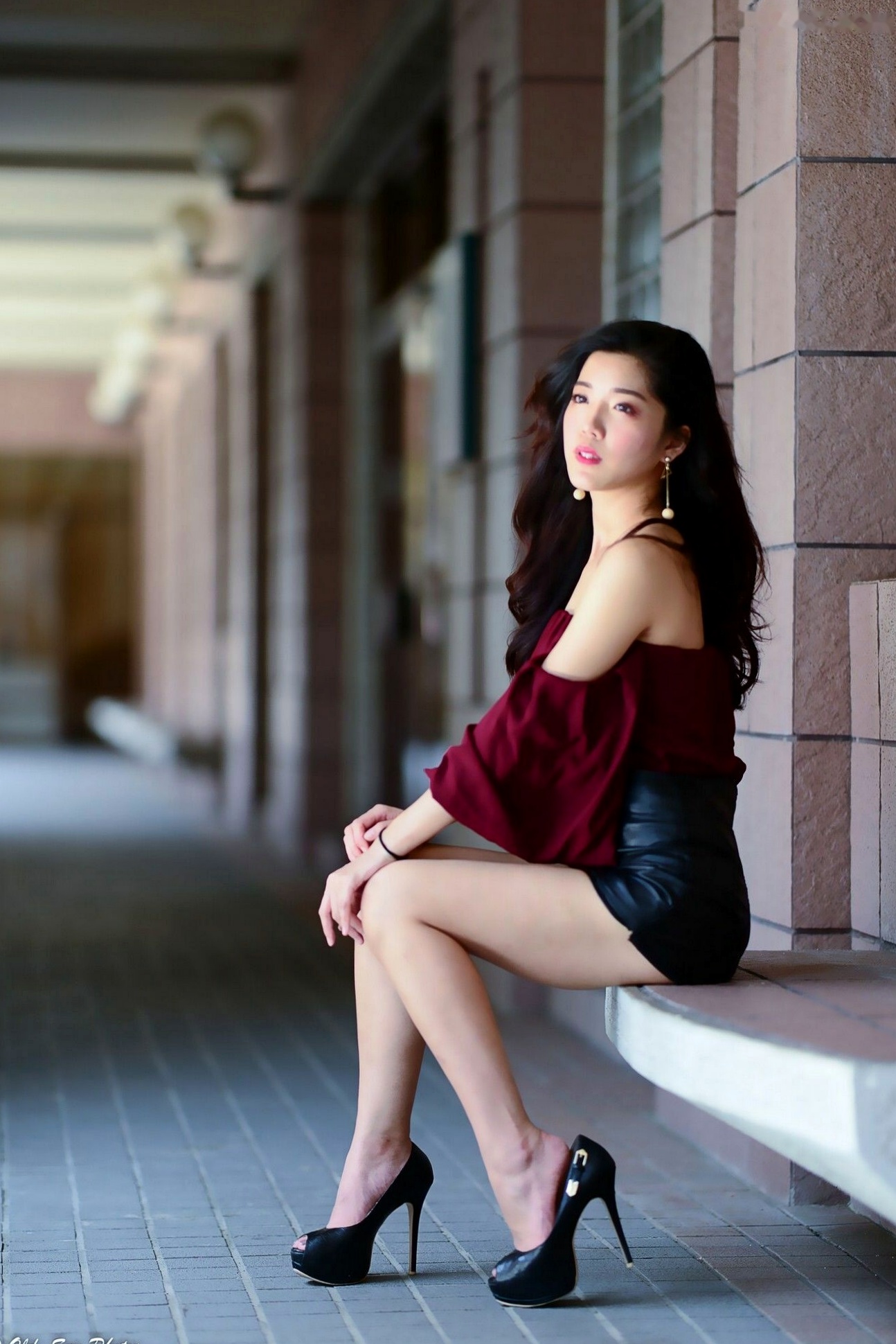 Gallery - 台湾正妹孙莎莎高美馆户外性感写真，优雅露肩装展现清新气质与迷人曲线台湾户外气质清纯性感 孙瑜莎莎女神私房照_秀色女神 - image 16