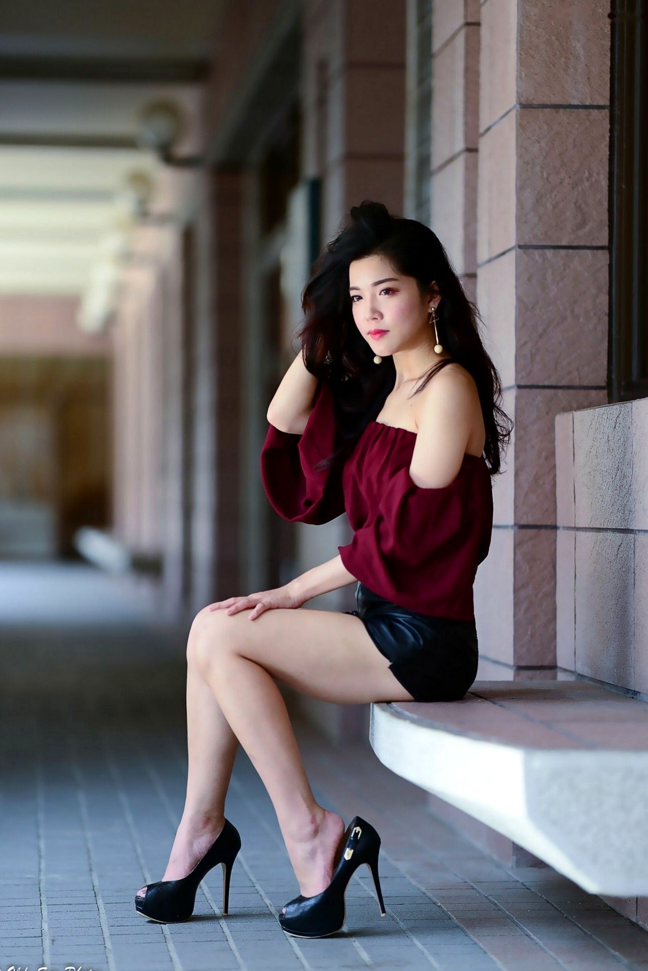 Gallery - 台湾正妹孙莎莎高美馆户外性感写真，优雅露肩装展现清新气质与迷人曲线台湾户外气质清纯性感 孙瑜莎莎女神私房照_秀色女神 - image 17