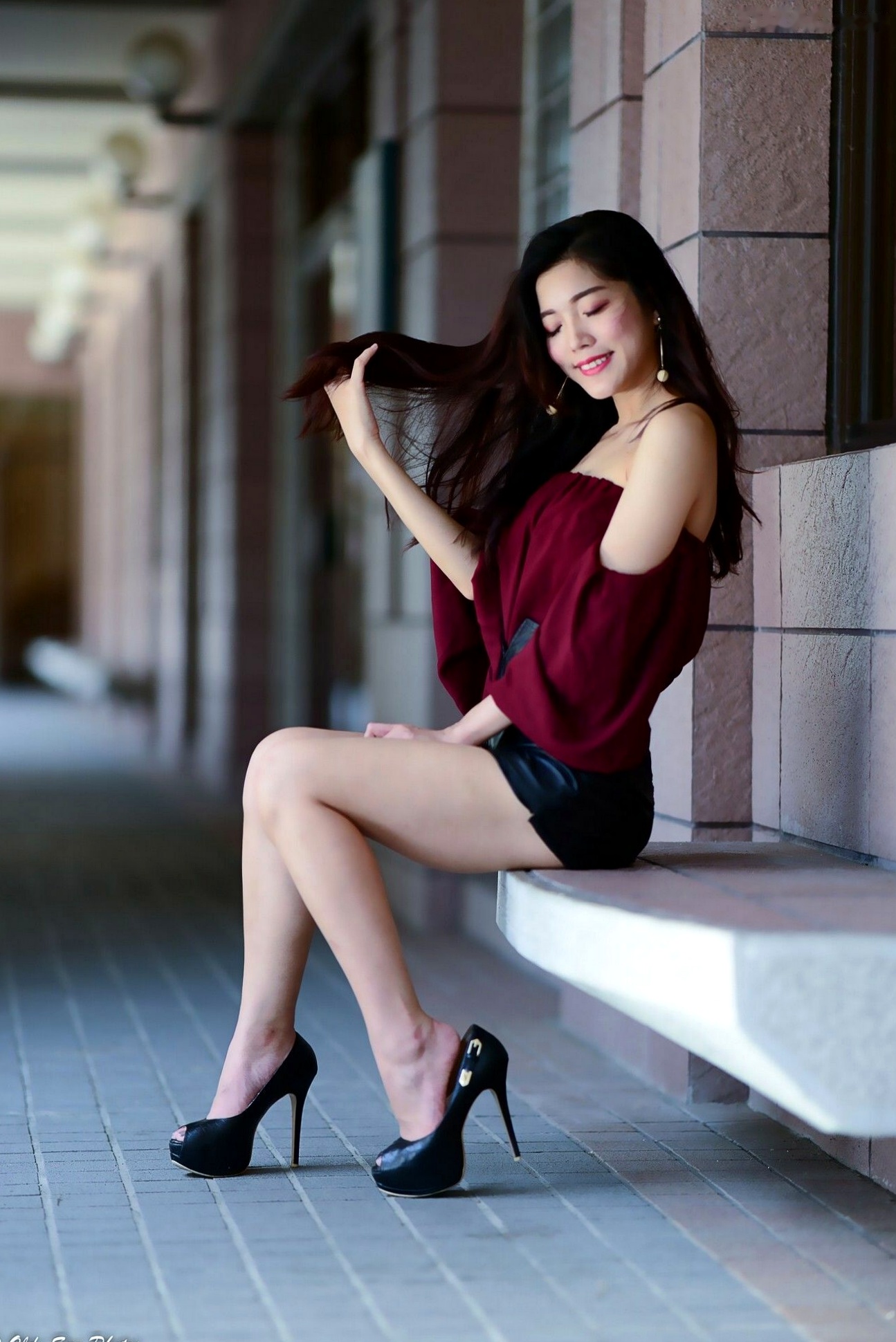 Gallery - 台湾正妹孙莎莎高美馆户外性感写真，优雅露肩装展现清新气质与迷人曲线台湾户外气质清纯性感 孙瑜莎莎女神私房照_秀色女神 - image 24