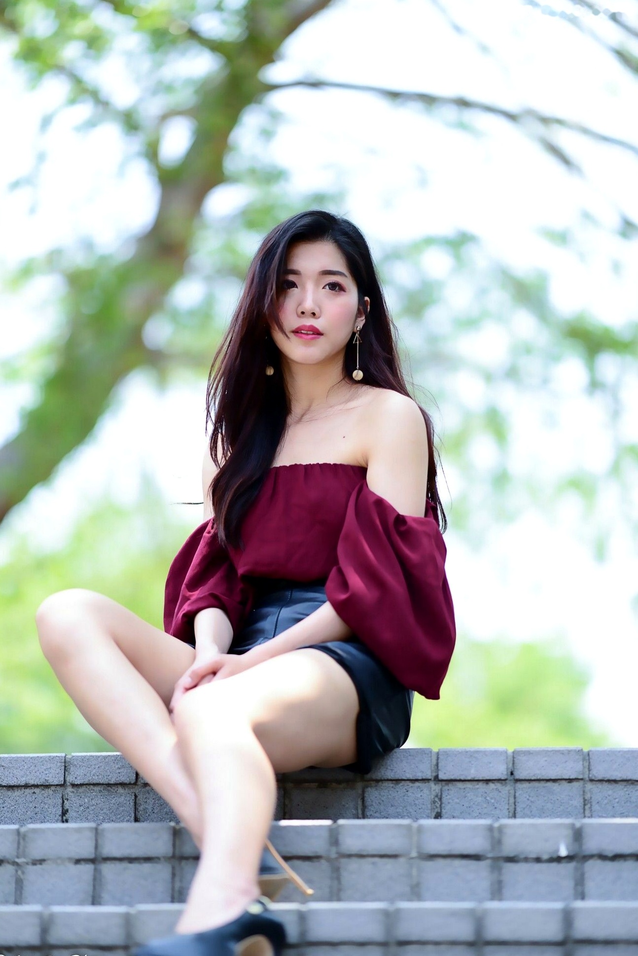 Gallery - 台湾正妹孙莎莎高美馆户外性感写真，优雅露肩装展现清新气质与迷人曲线台湾户外气质清纯性感 孙瑜莎莎女神私房照_秀色女神 - image 26